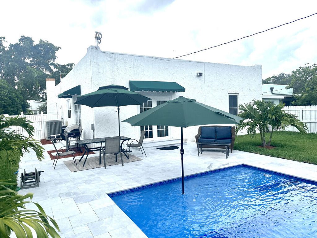 Photo of 232 N Dixie Boulevard, Delray Beach, FL 33444 (MLS # R11074840)