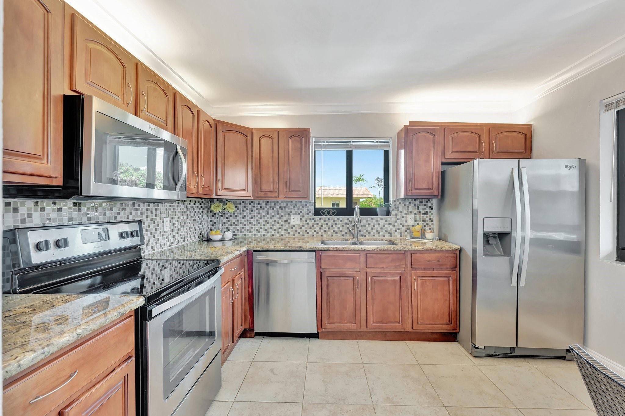 334 LAKEVIEW Drive 204