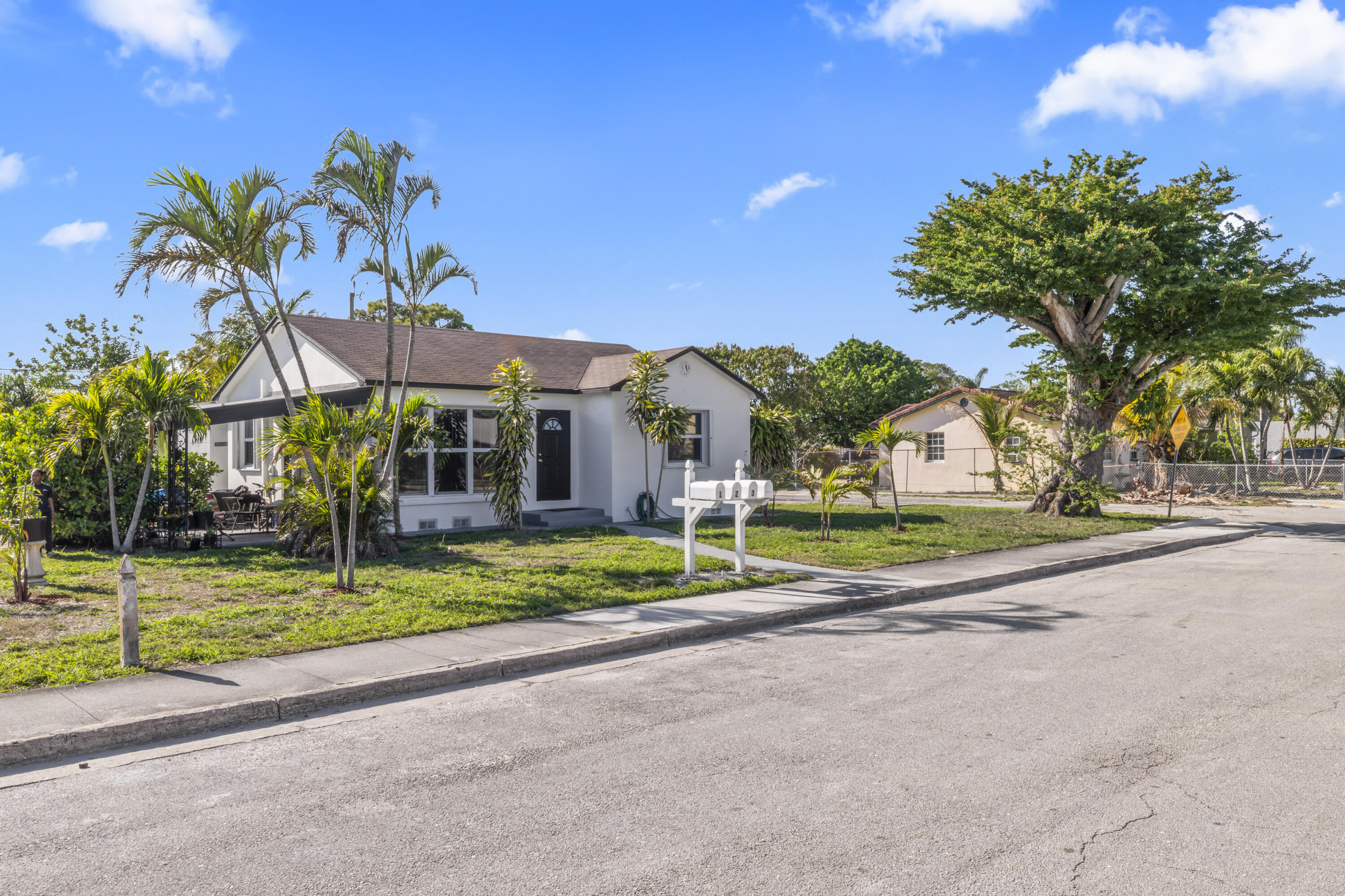 LAKE WORTH TOWN OF - Residential Income
