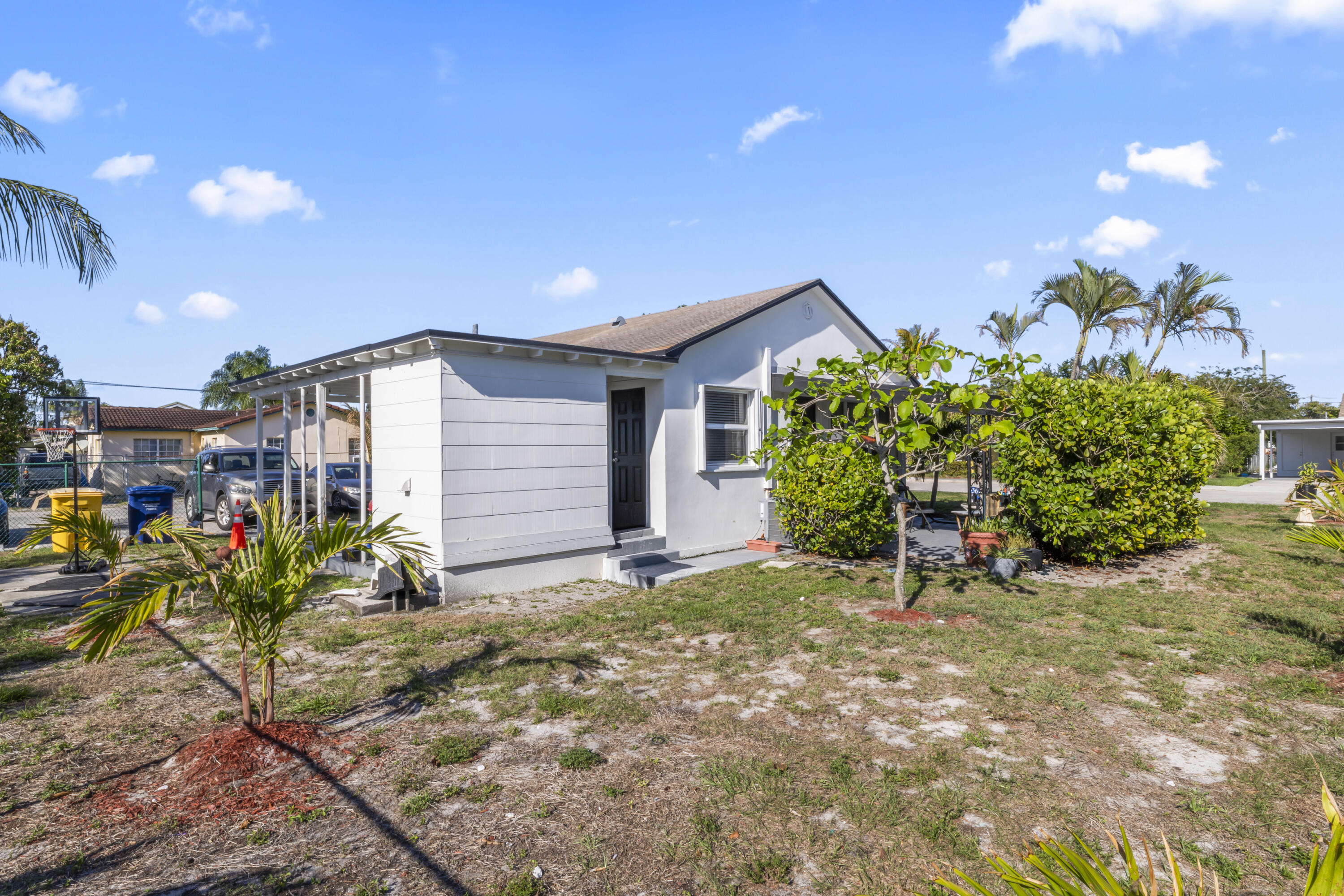 LAKE WORTH TOWN OF - Residential Income
