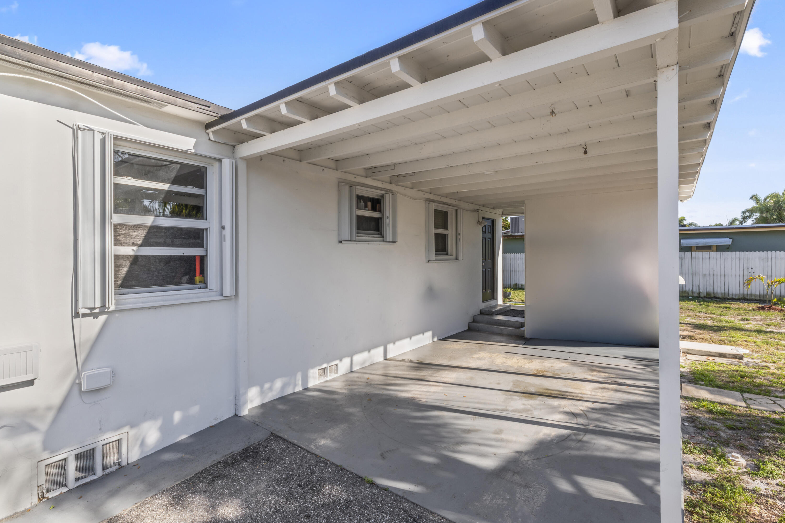 LAKE WORTH TOWN OF - Residential Income