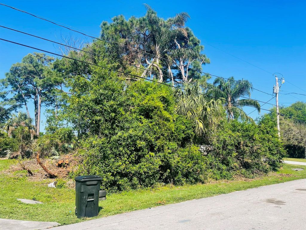 Photo of 5605 Seagrape Drive, Fort Pierce, FL 34982 (MLS # R10968599)