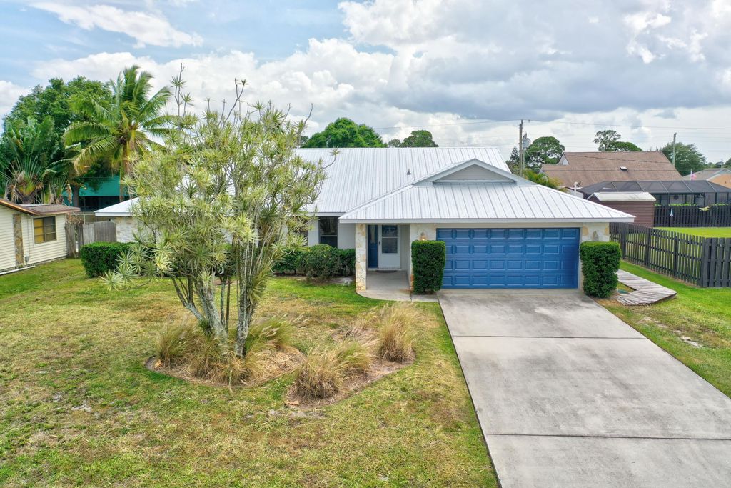 Photo of 938 SE Albatross Avenue, Port Saint Lucie, FL 34983 (MLS # R10795434)