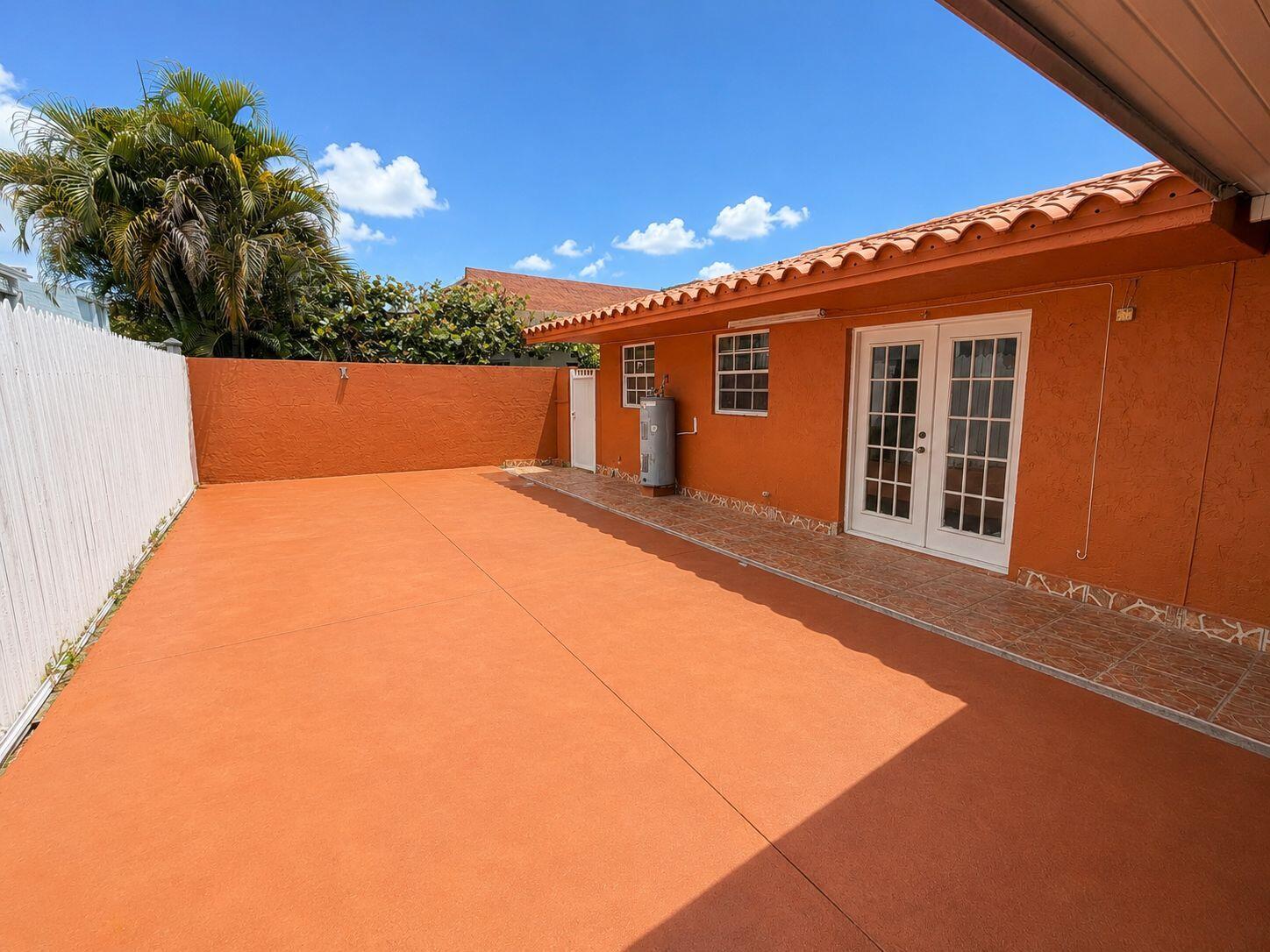 MANGO HILL - Residential