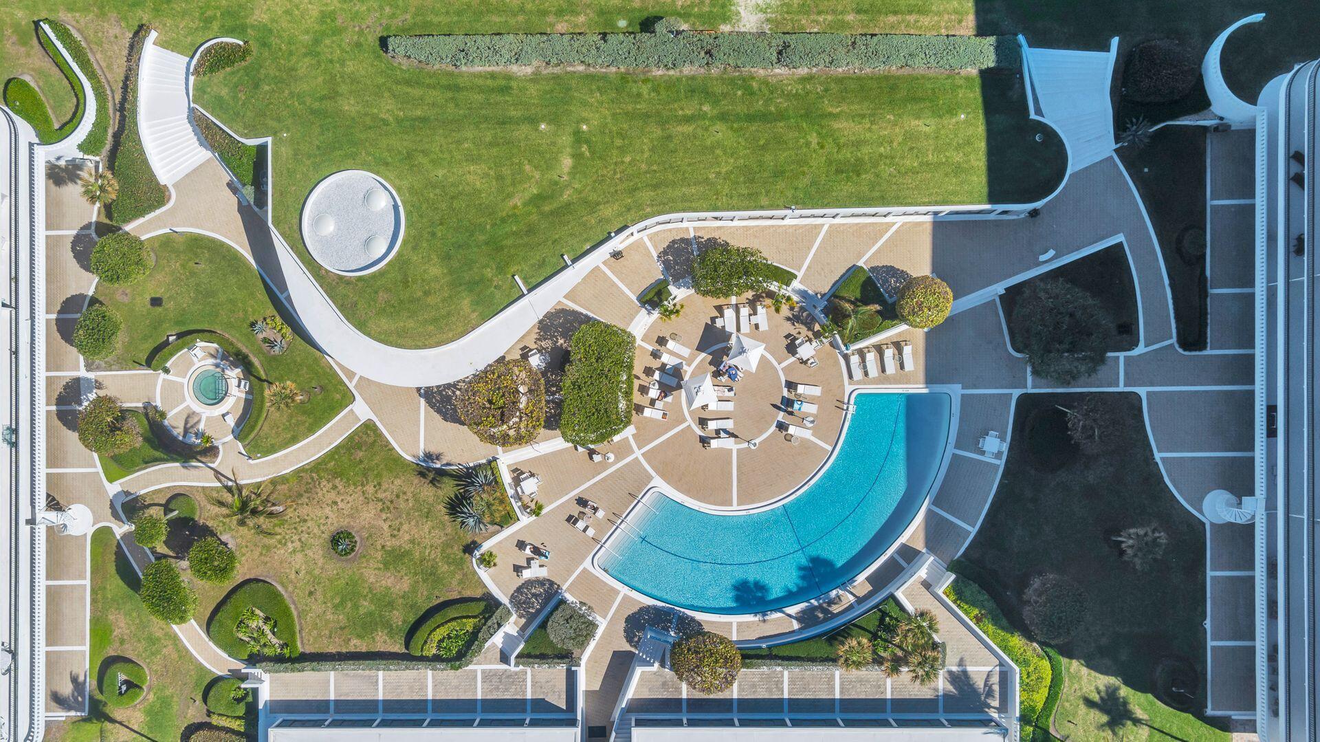 BEACH POINT CONDO - Residential