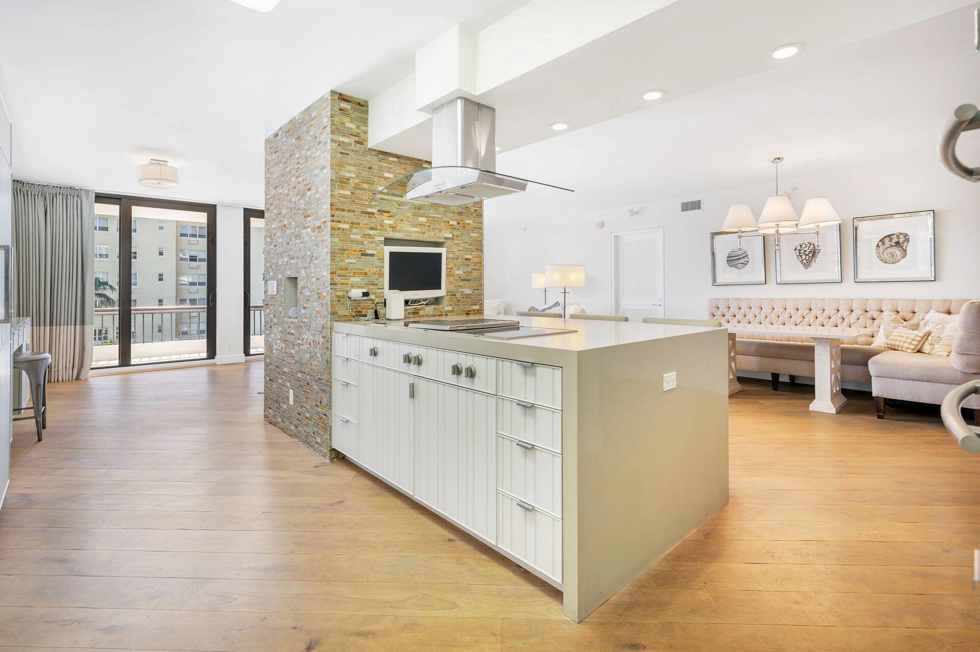 BEACH POINT CONDO - Residential