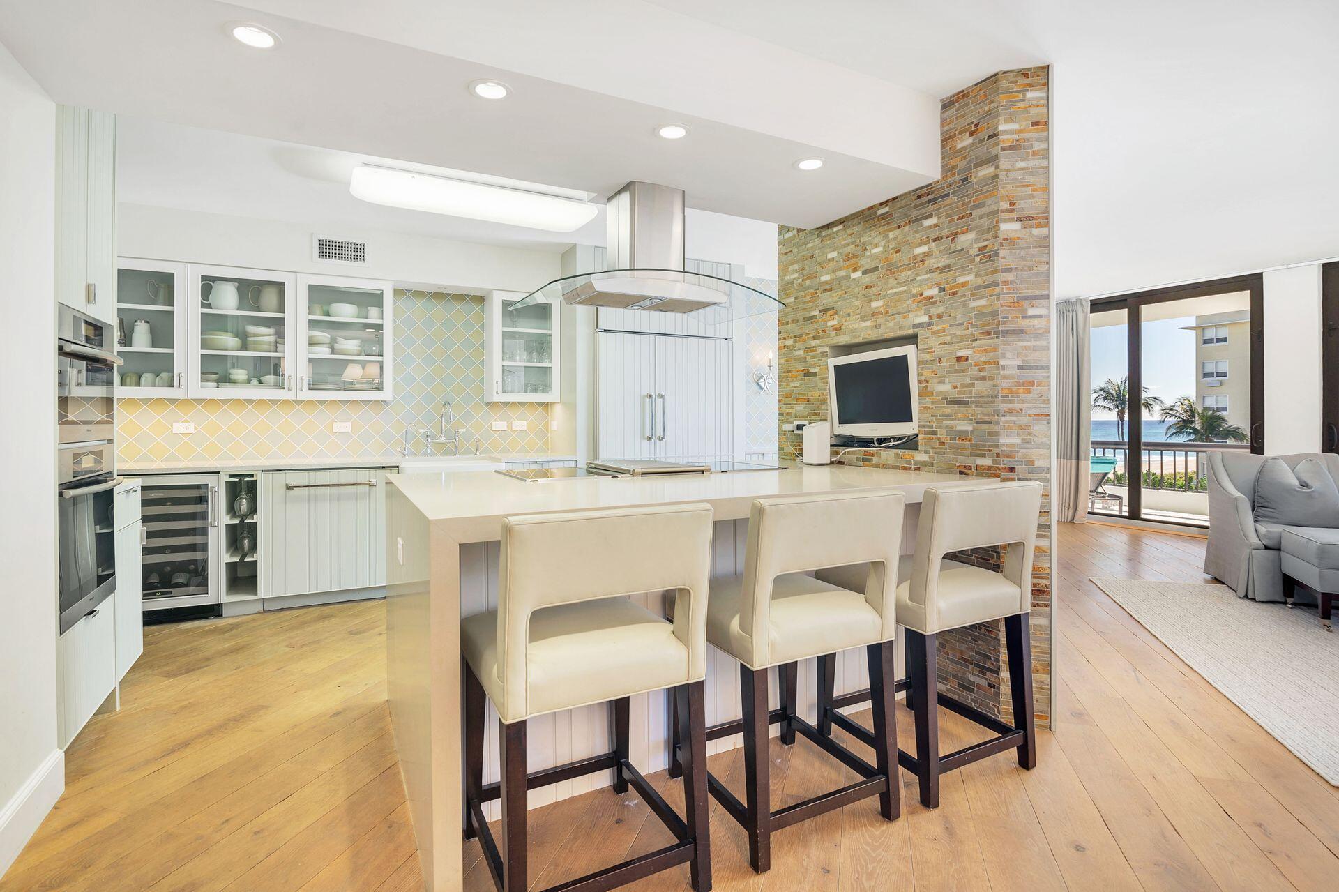 BEACH POINT CONDO - Residential