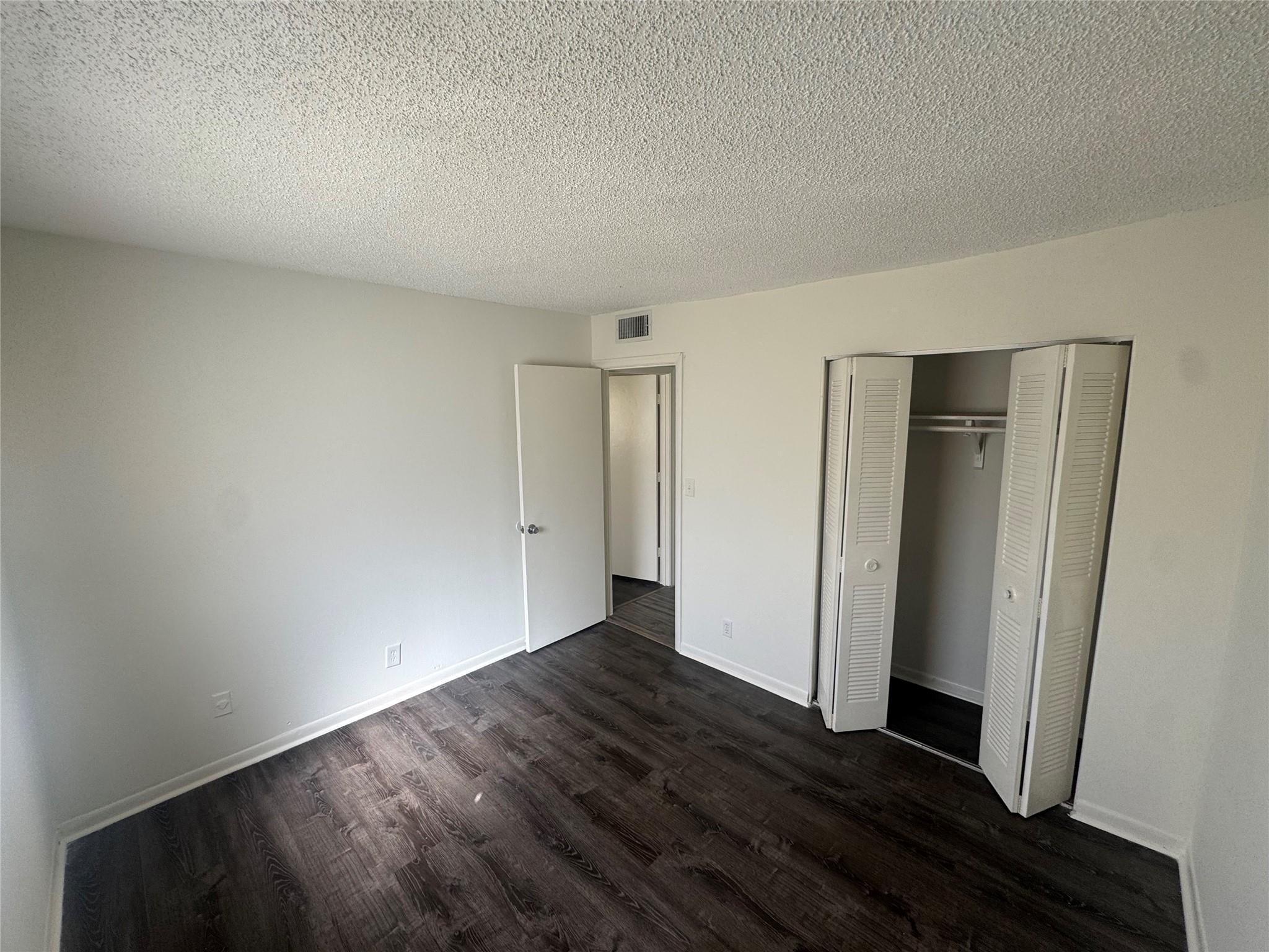 VILLAGE PARK AT OAKLAND C - Residential Lease