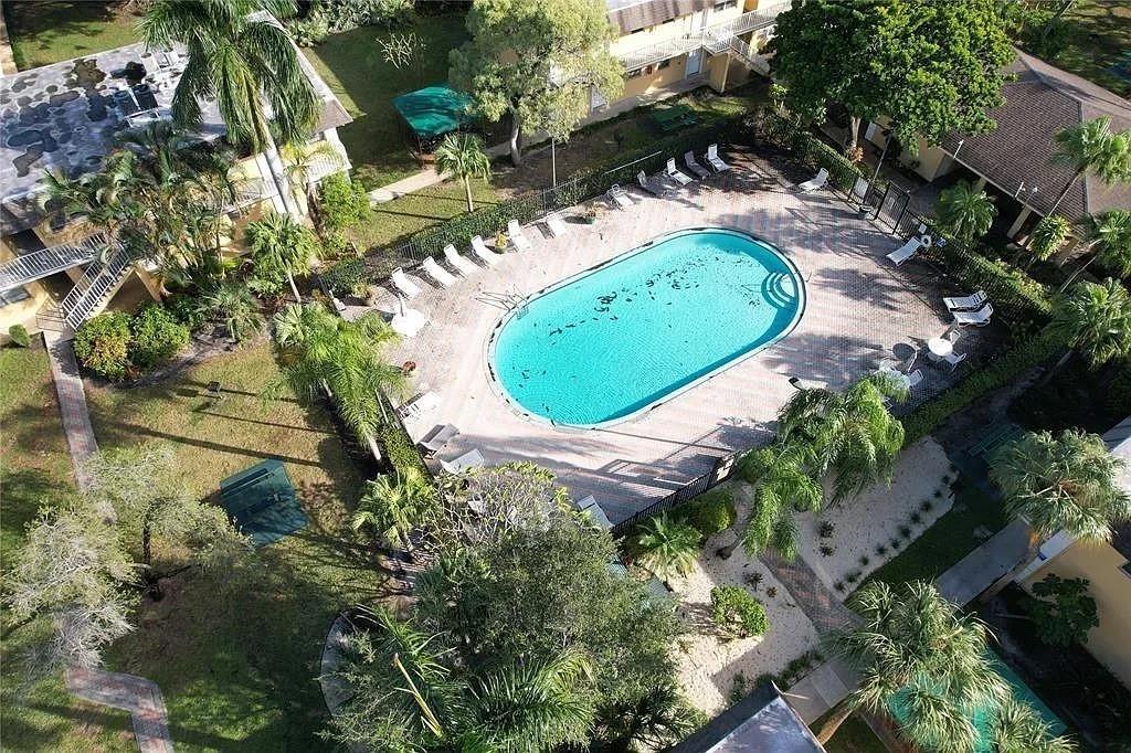 VILLAGE PARK AT OAKLAND C - Residential Lease