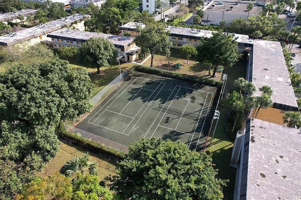 VILLAGE PARK AT OAKLAND C - Residential Lease