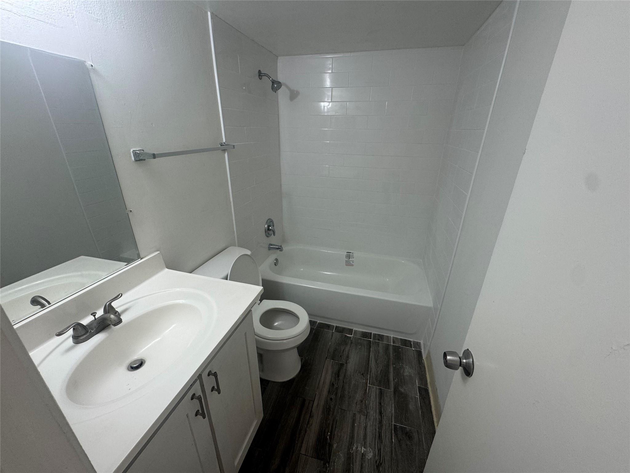 VILLAGE PARK AT OAKLAND C - Residential Lease