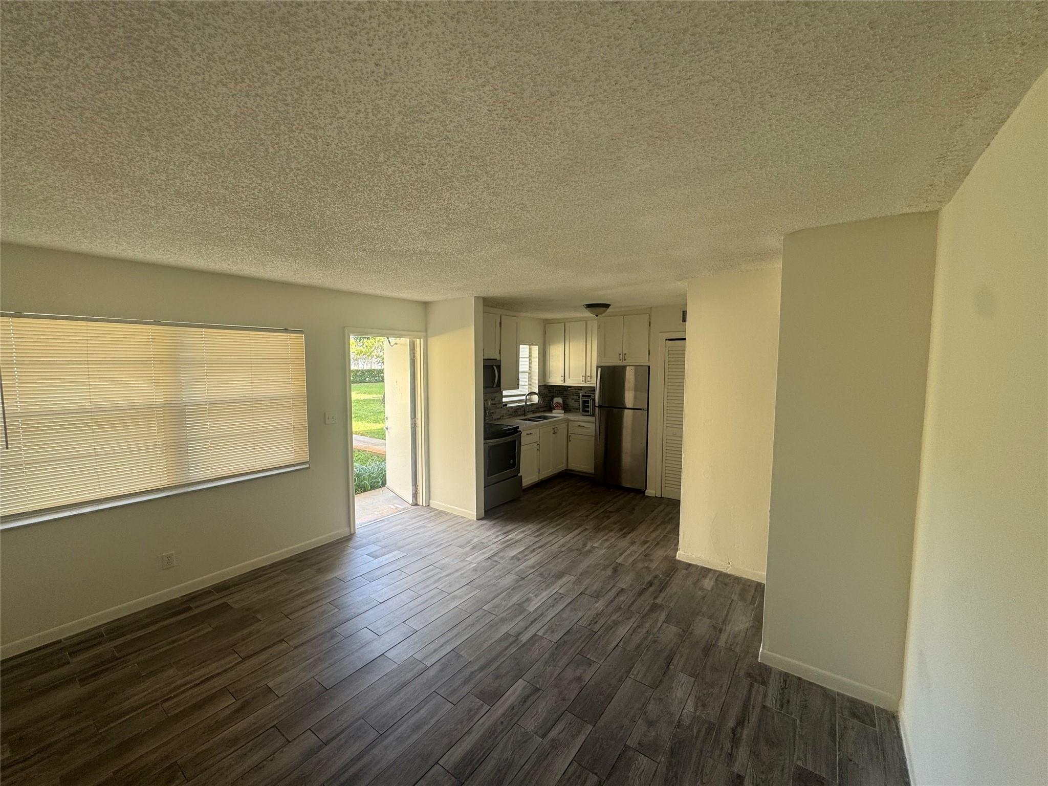 VILLAGE PARK AT OAKLAND C - Residential Lease