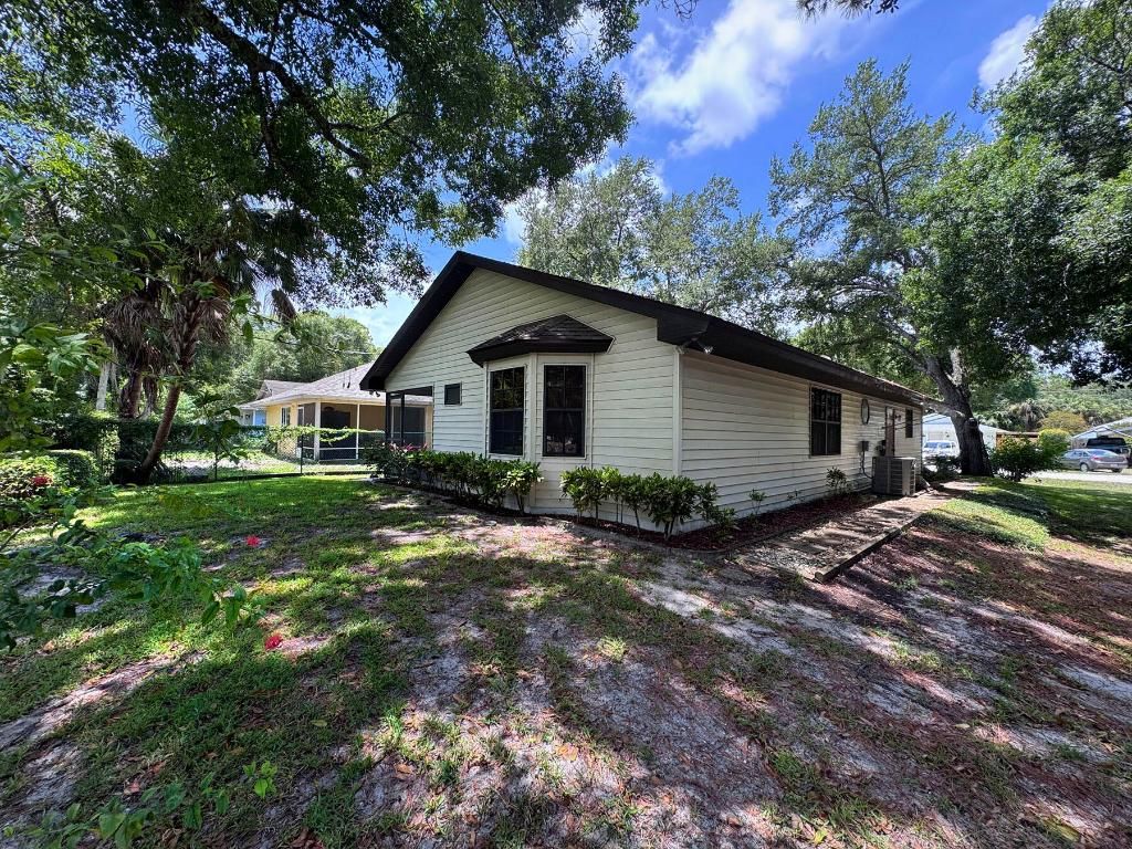 Photo of 2440 88th Avenue, Vero Beach, FL 32966 (MLS # R11099101)