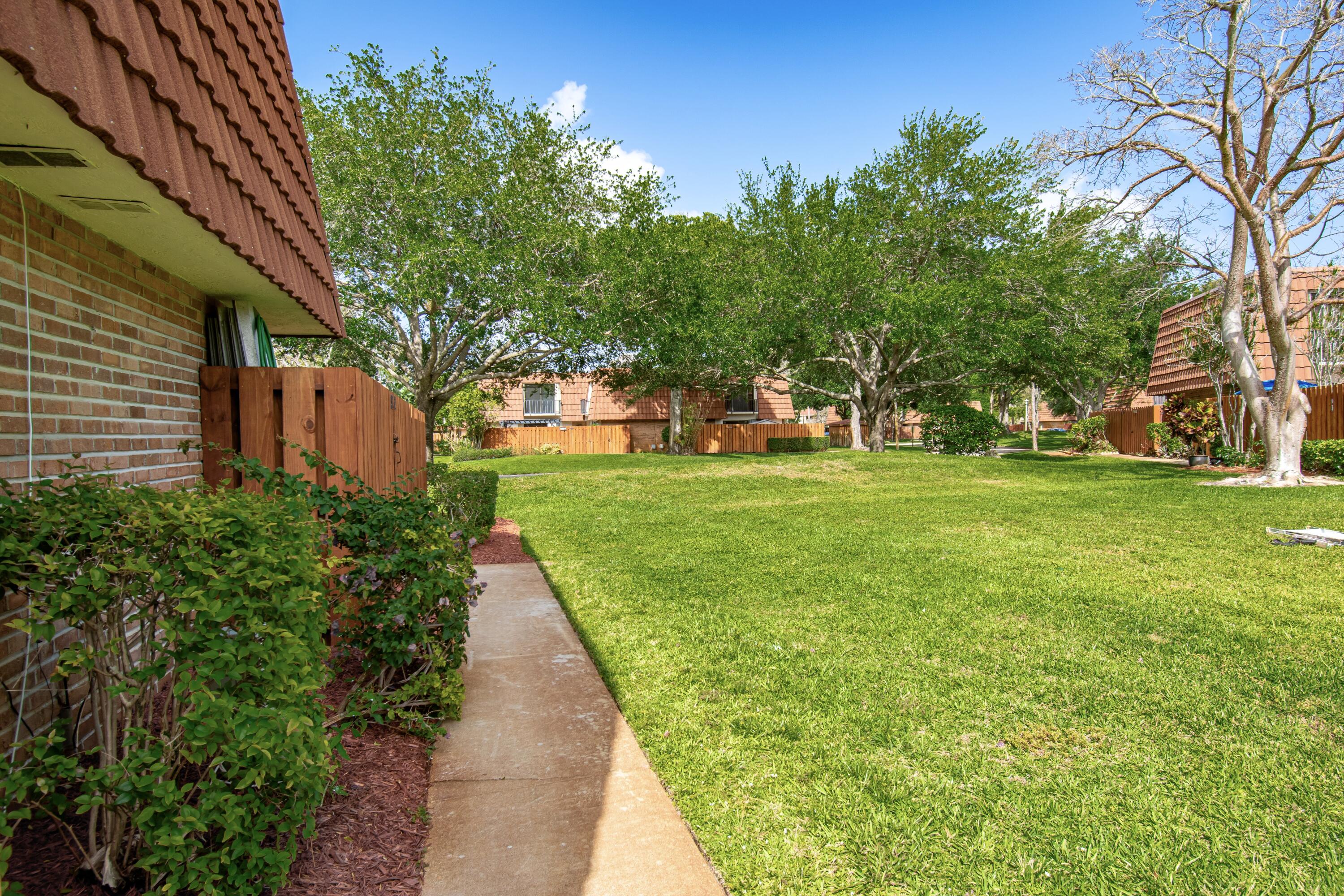 SPANISH WELLS CONDO I - Residential