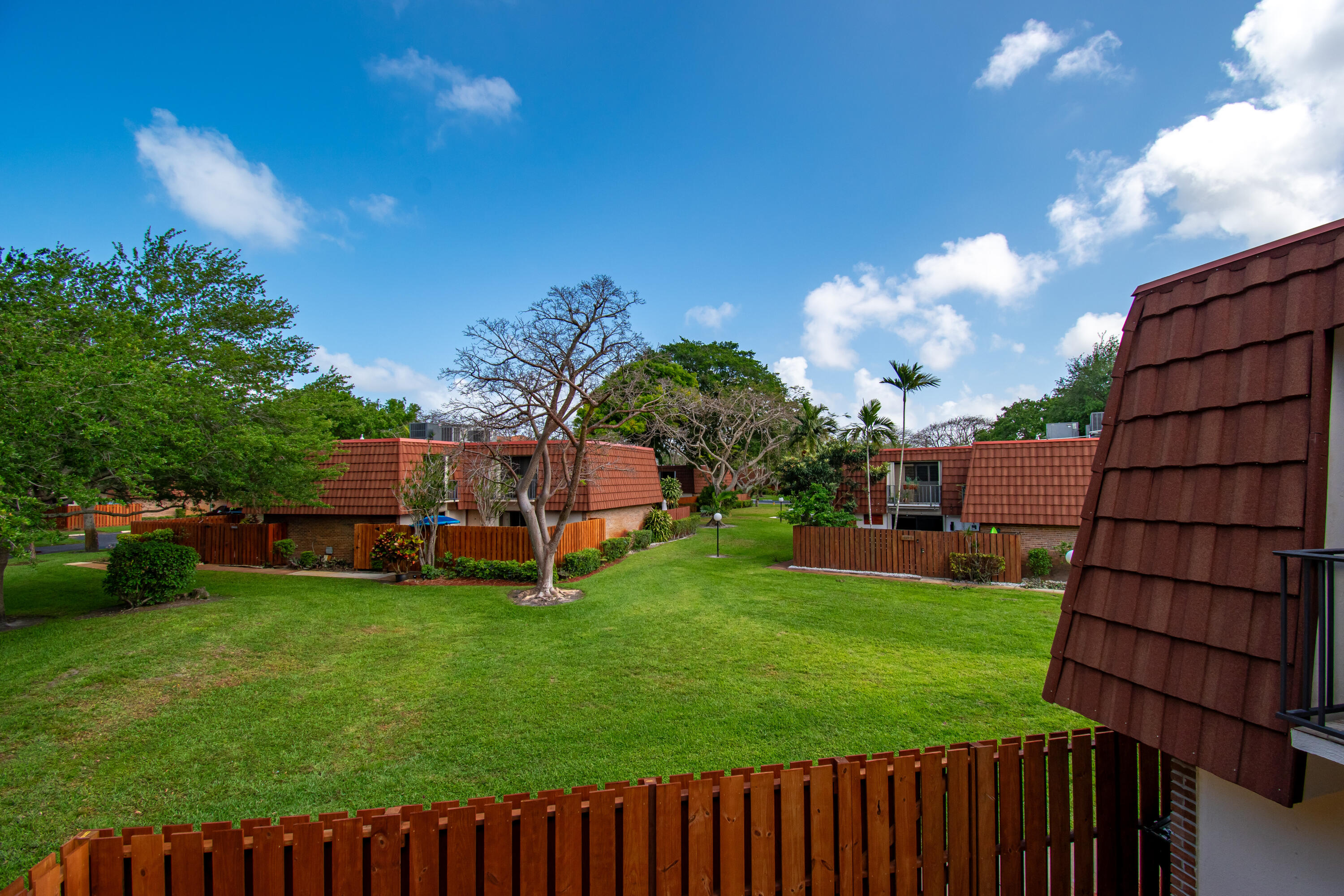 SPANISH WELLS CONDO I - Residential