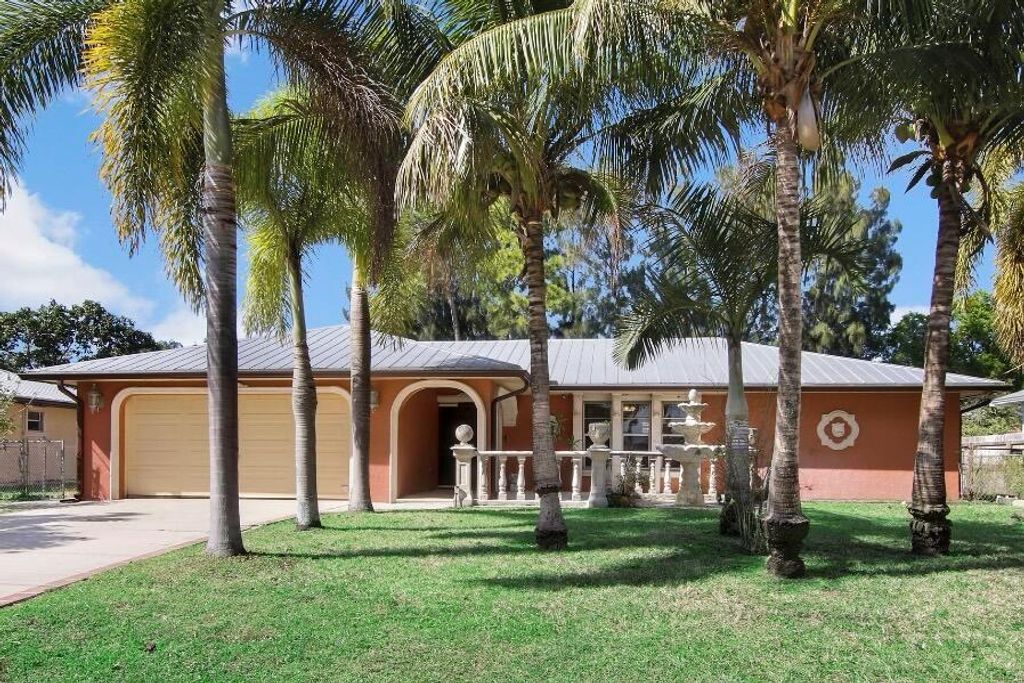 Photo of 479 SE Fallon Drive, Port St Lucie, FL 34983 (MLS # R10866600)