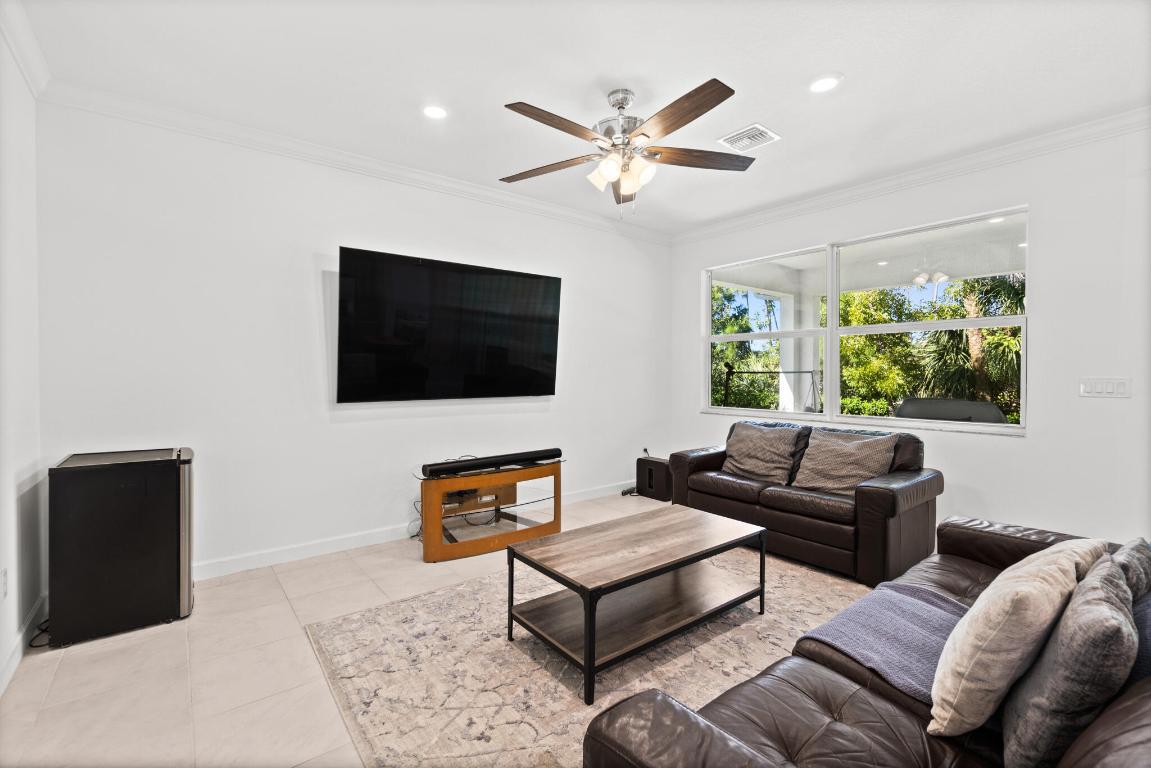 PALM VISTA EVERLANDS - Residential