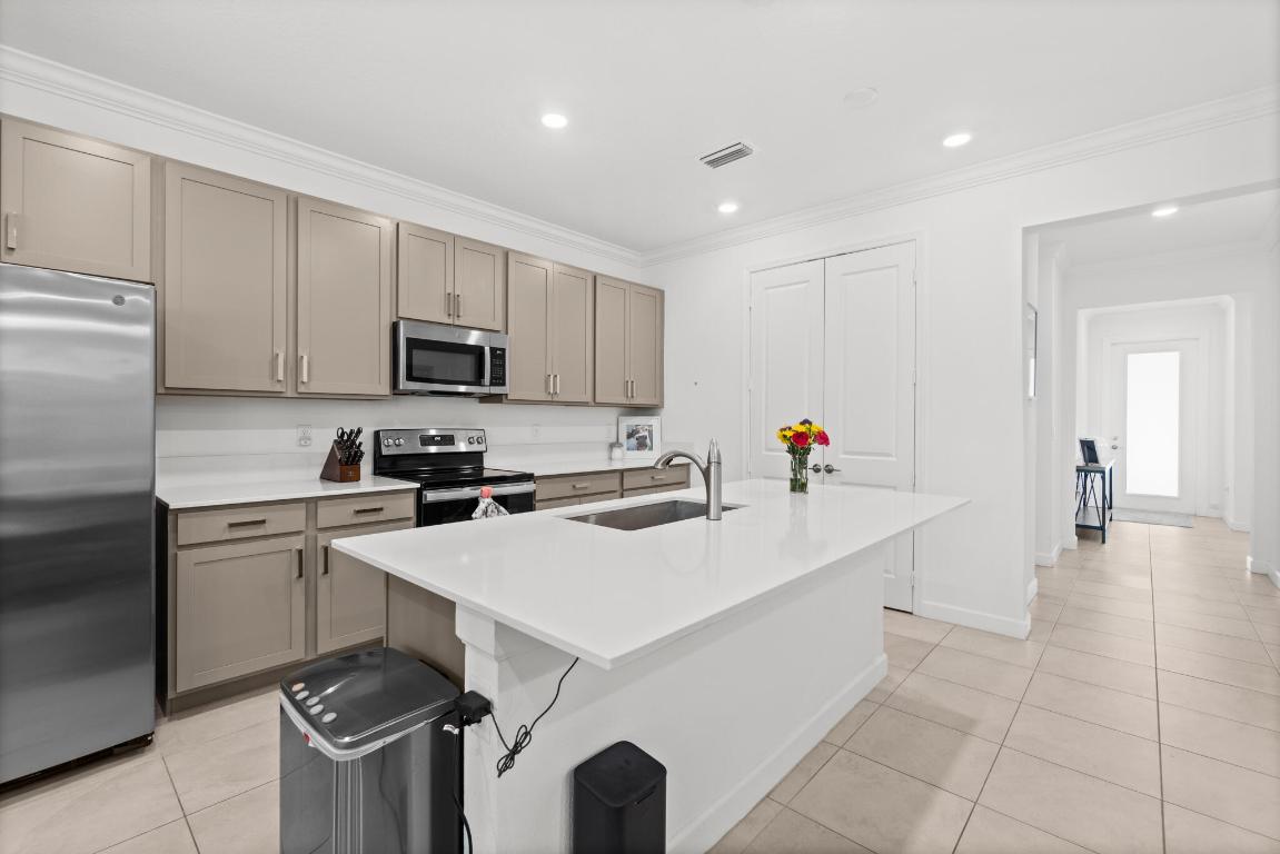 PALM VISTA EVERLANDS - Residential