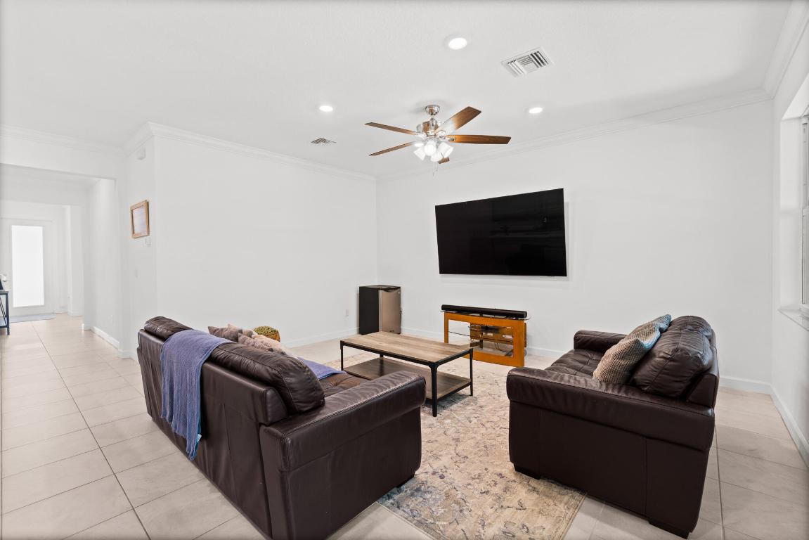 PALM VISTA EVERLANDS - Residential