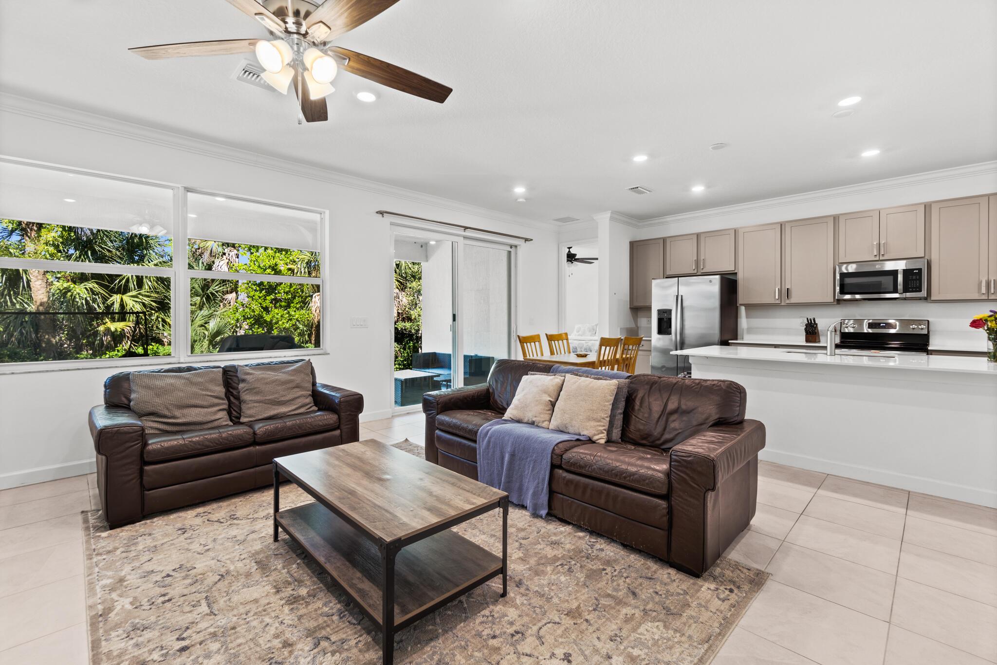 PALM VISTA EVERLANDS - Residential