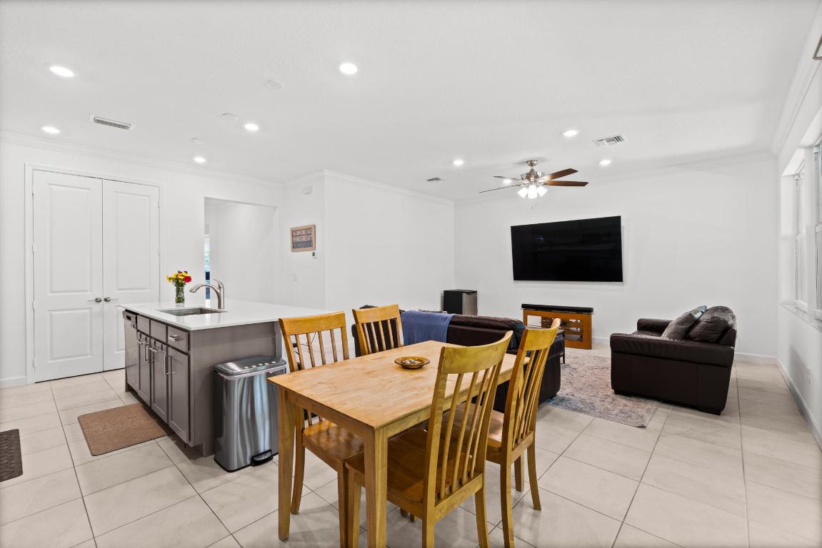 PALM VISTA EVERLANDS - Residential