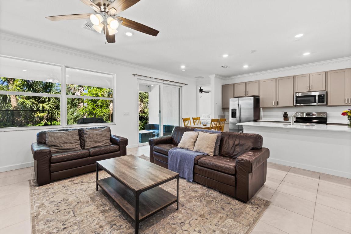 PALM VISTA EVERLANDS - Residential