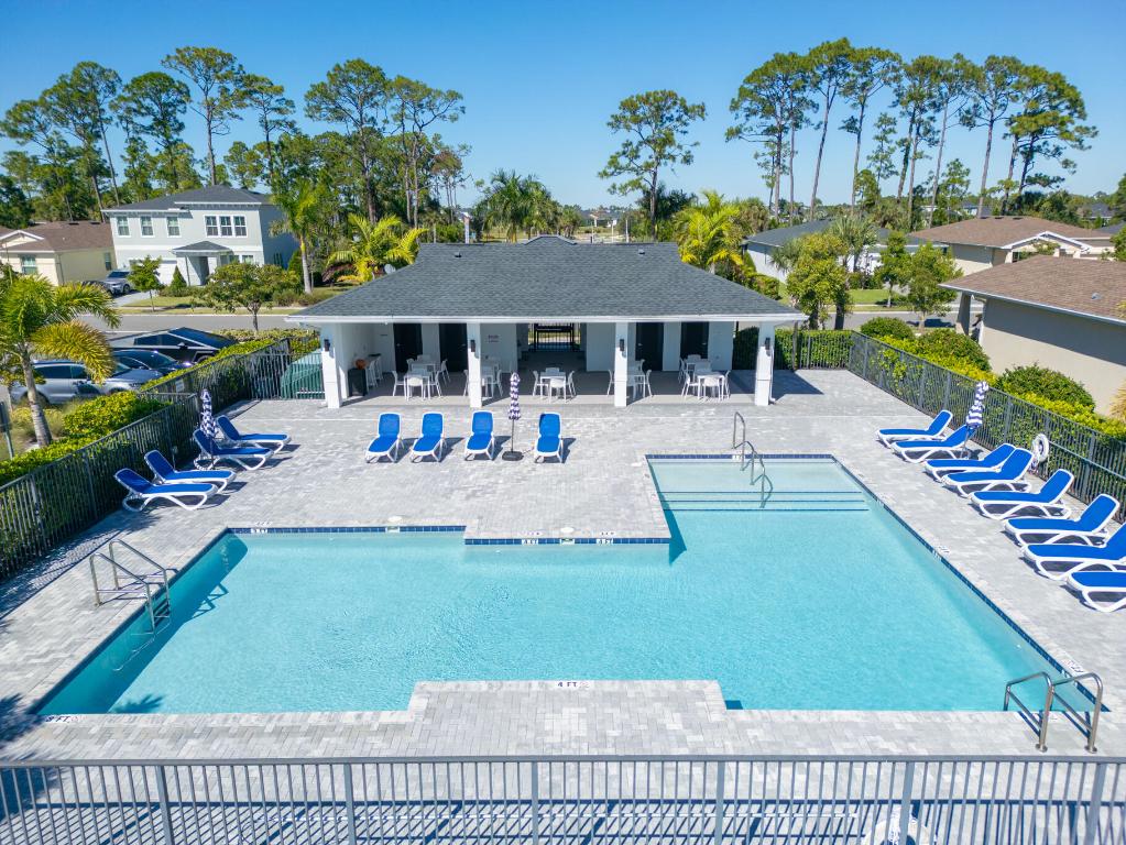 PALM VISTA EVERLANDS - Residential