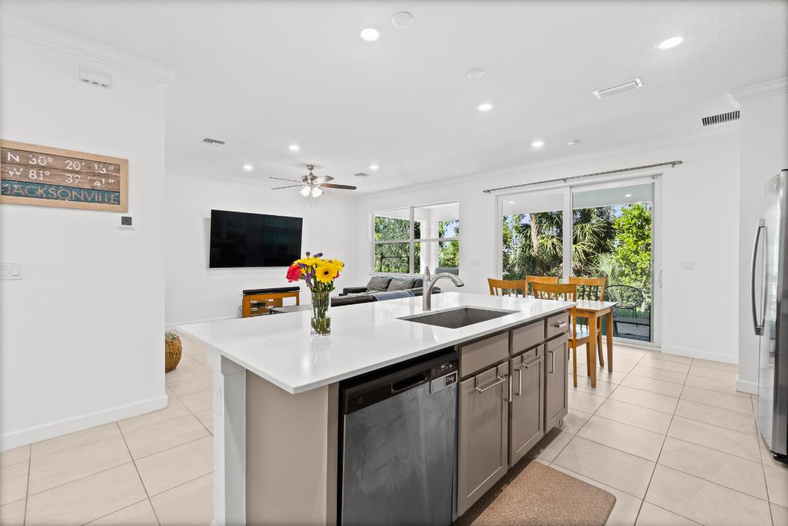 PALM VISTA EVERLANDS - Residential