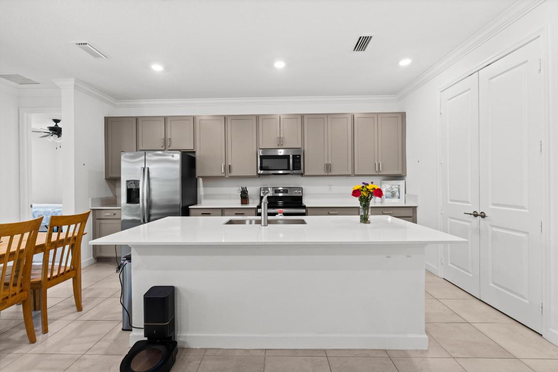 PALM VISTA EVERLANDS - Residential