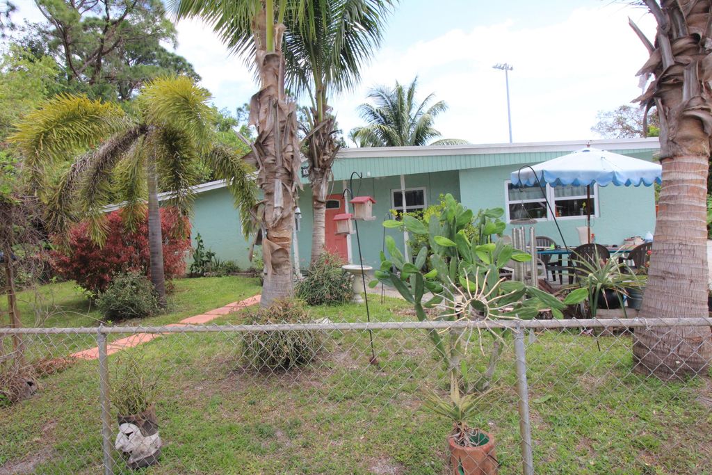 Photo of 5881 SE Wesley Avenue, Stuart, FL 34997 (MLS # R10976801)