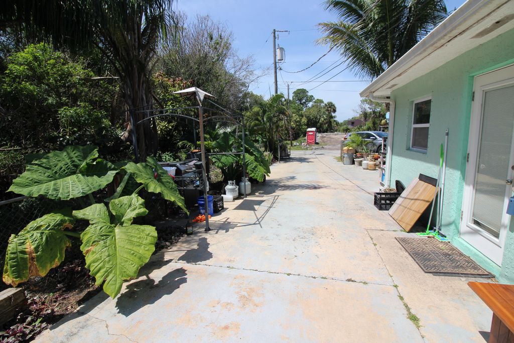 Photo of 5881 SE Wesley Avenue, Stuart, FL 34997 (MLS # R10976801)
