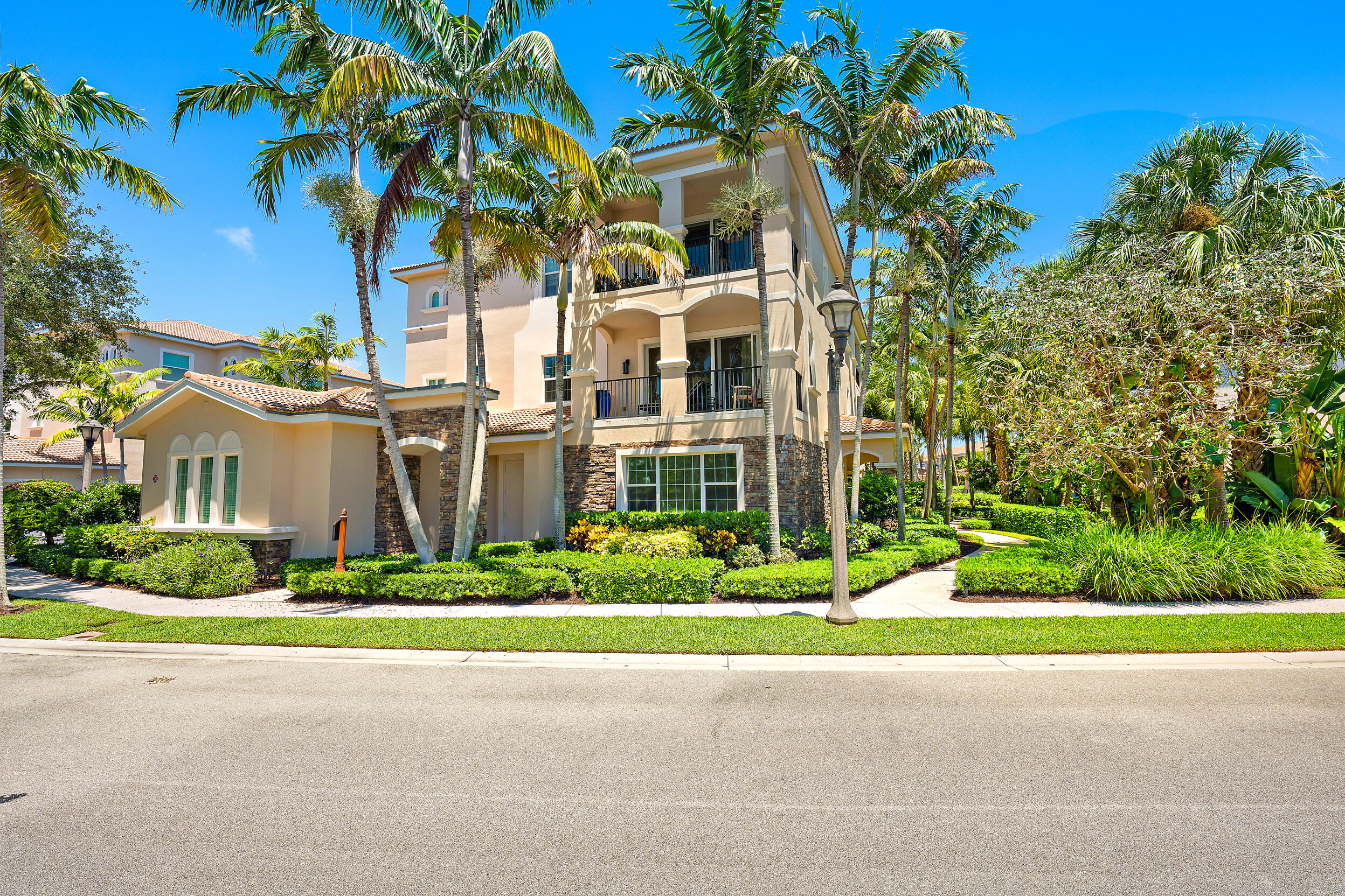 Frenchman's Harbor - Residential