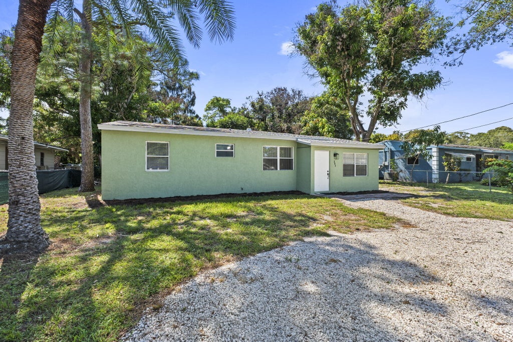Photo of 205 N 21st Street, Fort Pierce, FL 34950 (MLS # B26070639)
