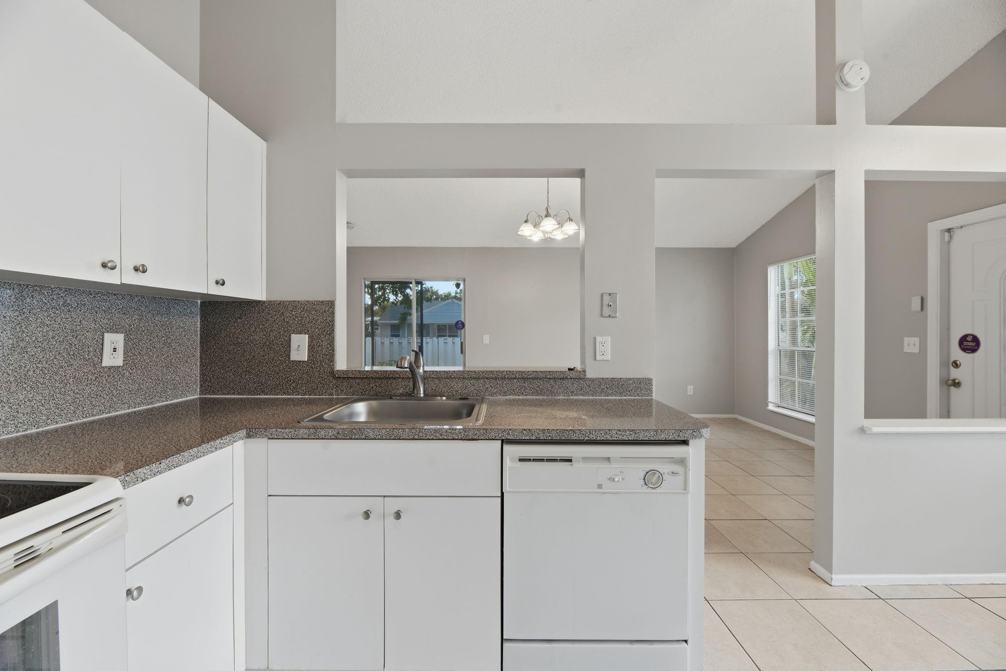 Cinnamon Place 1 121-26 B - Residential