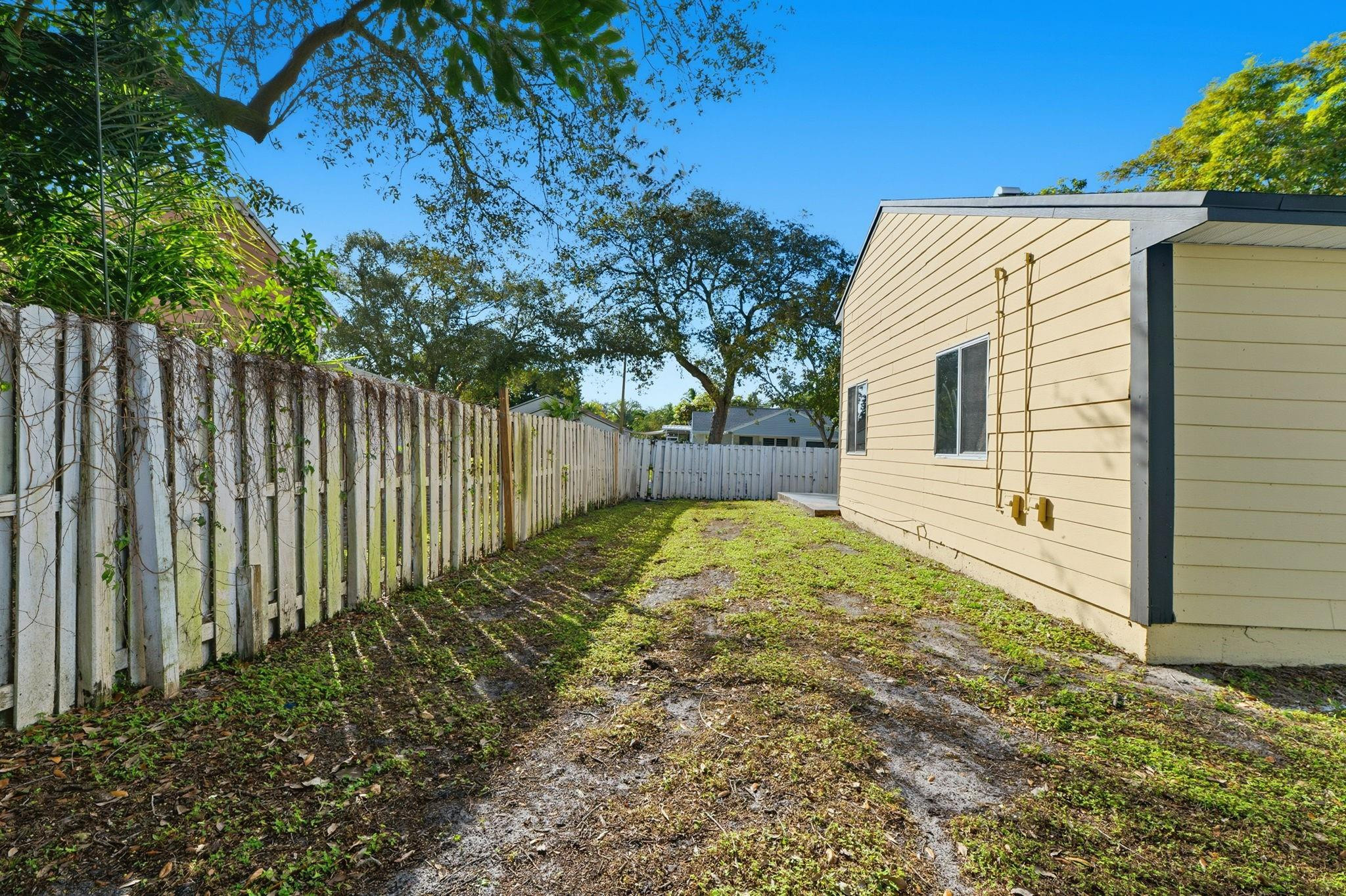 Cinnamon Place 1 121-26 B - Residential