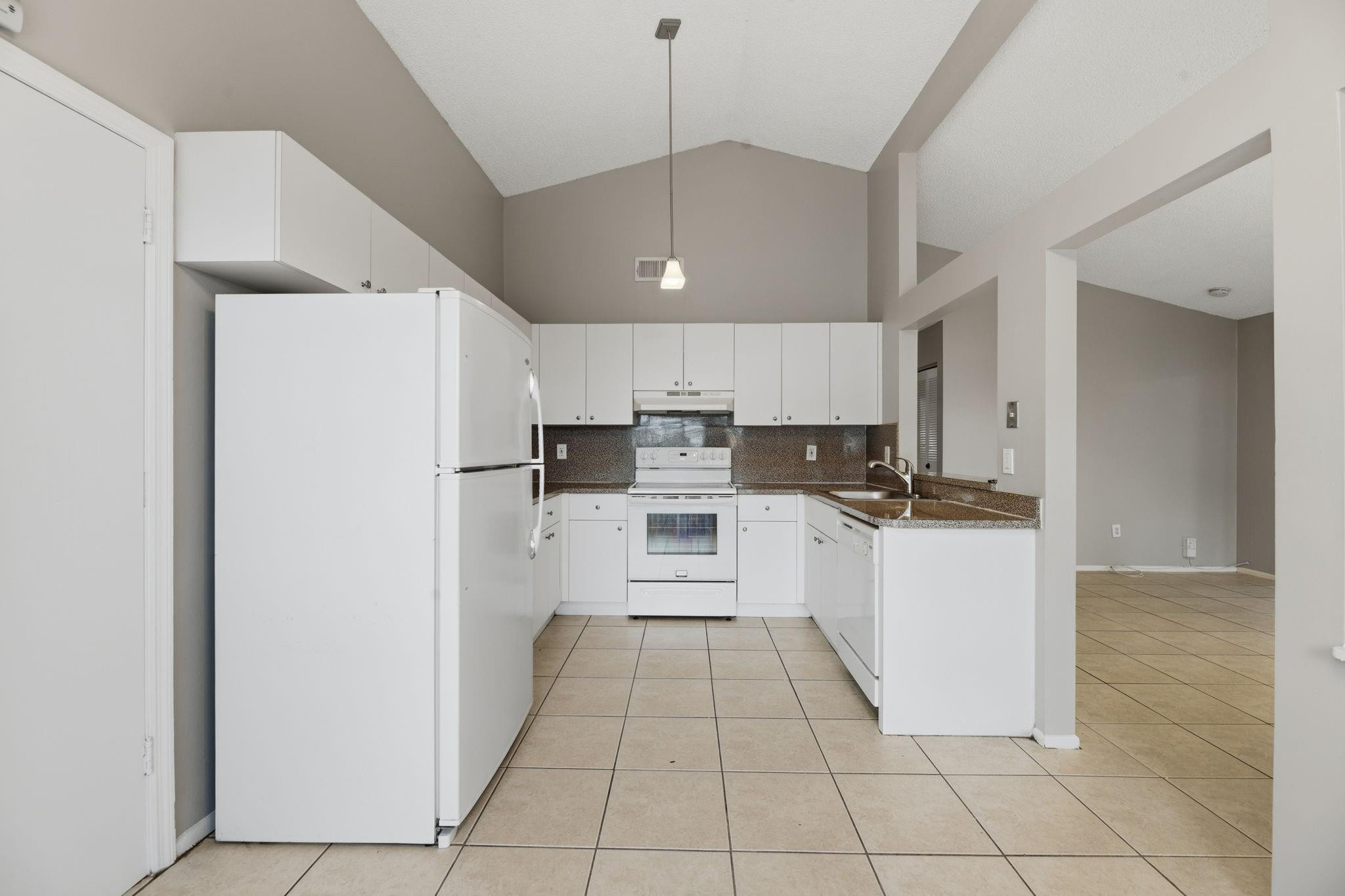 Cinnamon Place 1 121-26 B - Residential