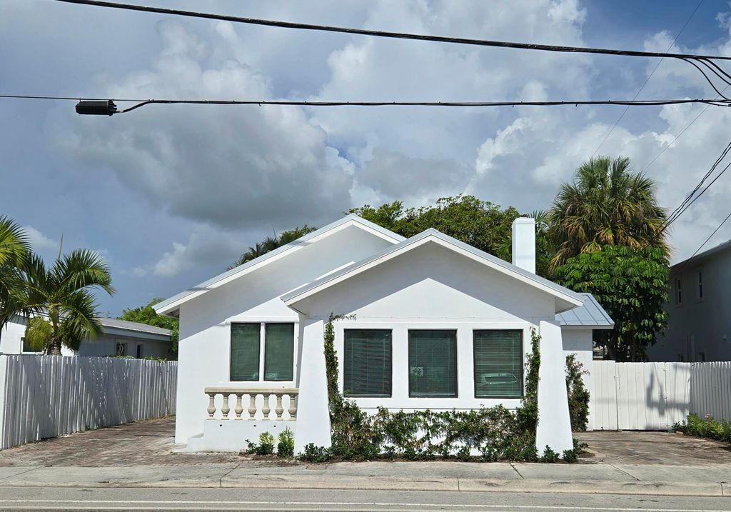 Photo of 3809 S Olive Avenue, West Palm Beach, FL 33405 (MLS # B26045729)