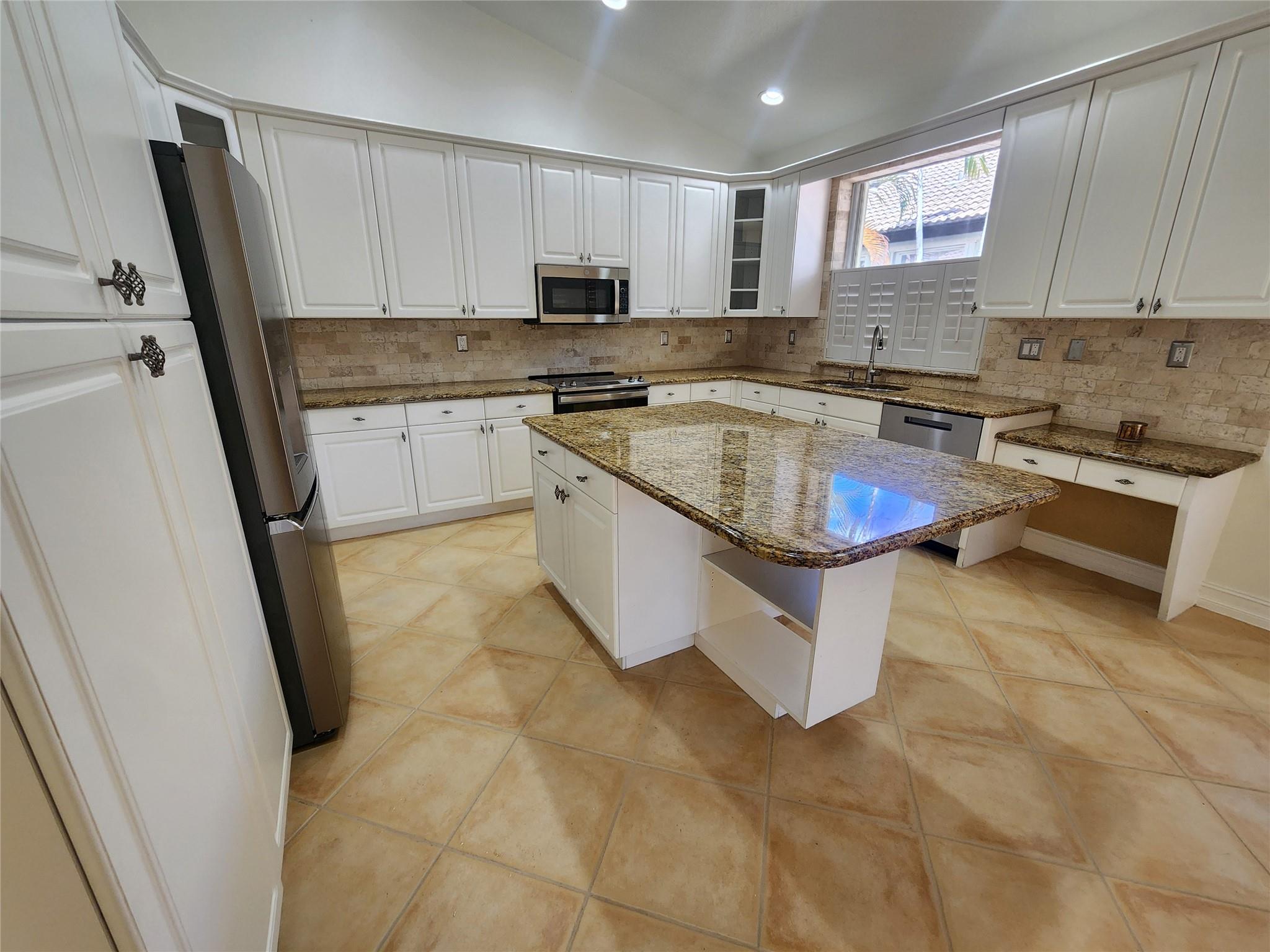 Sunset Lakes One 164-34 B - Residential Lease