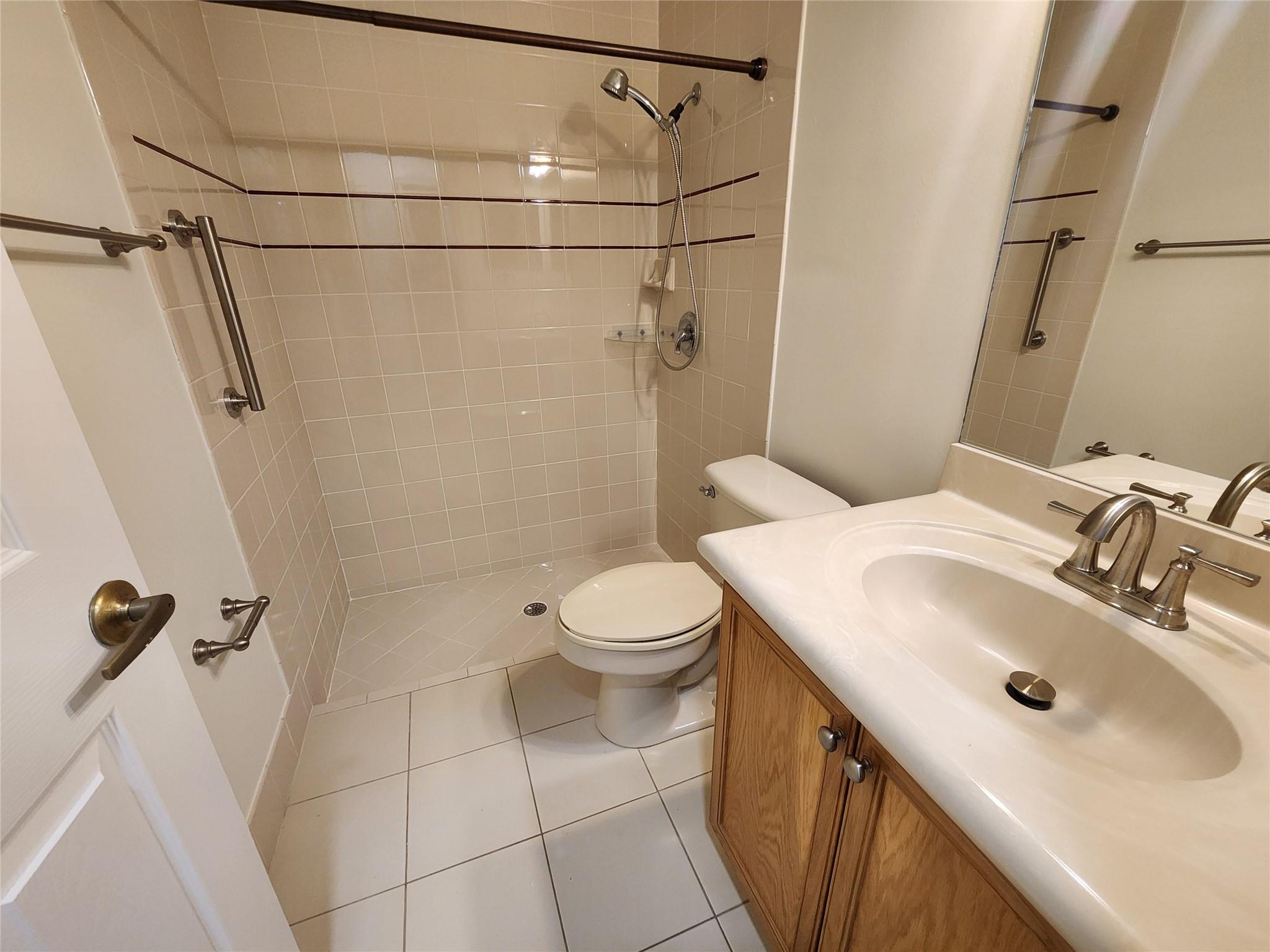 Sunset Lakes One 164-34 B - Residential Lease