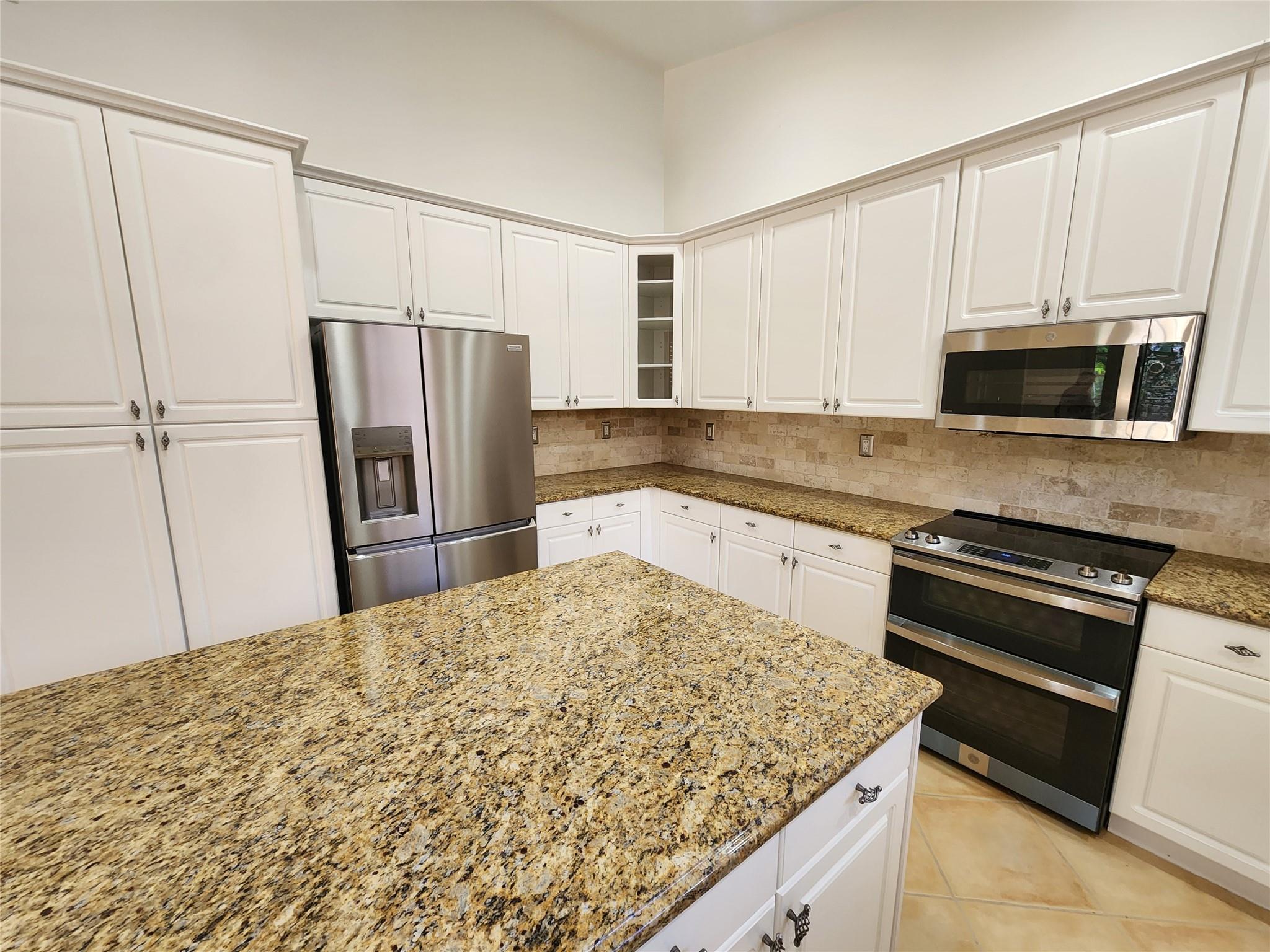 Sunset Lakes One 164-34 B - Residential Lease