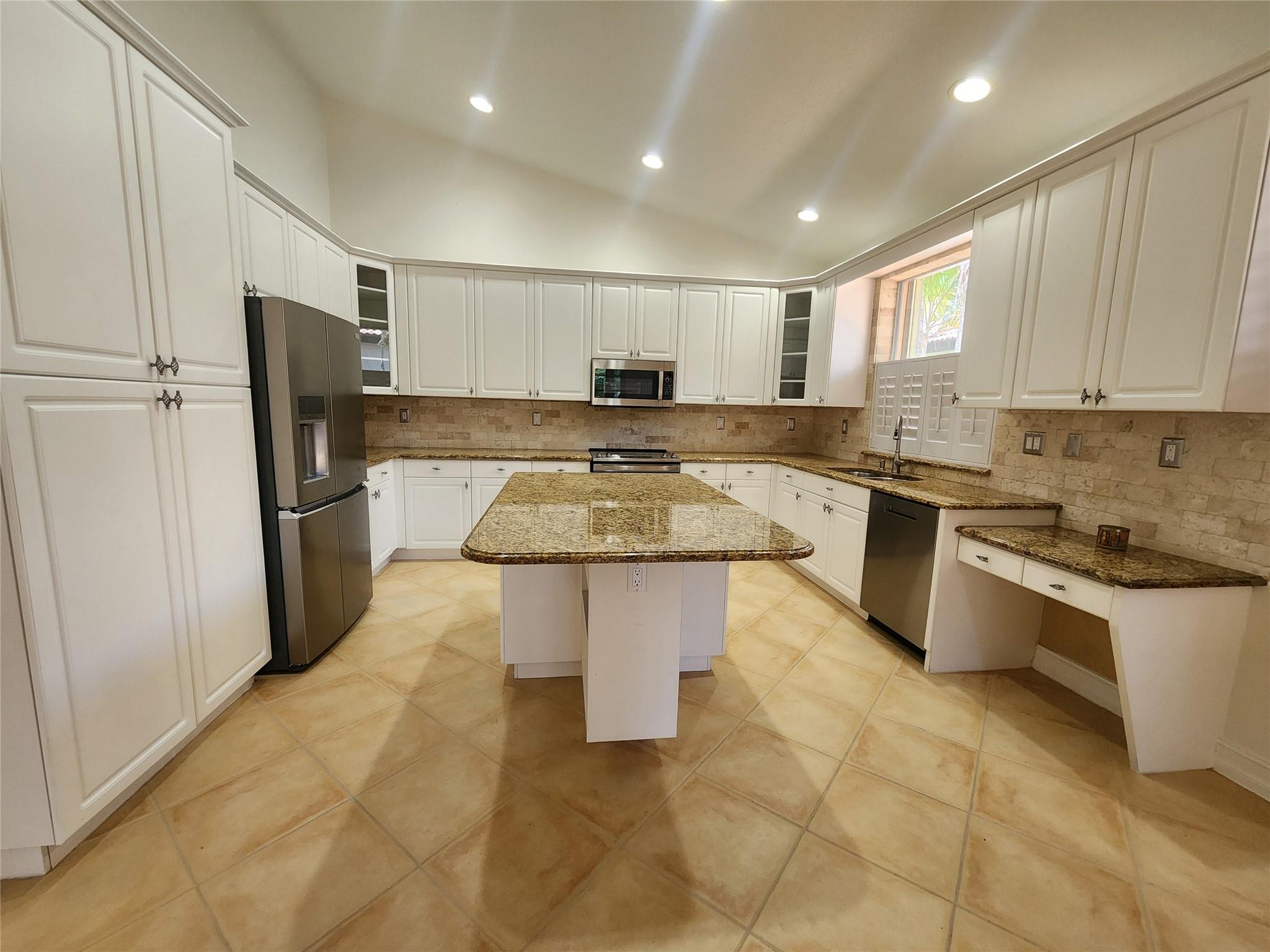 Sunset Lakes One 164-34 B - Residential Lease