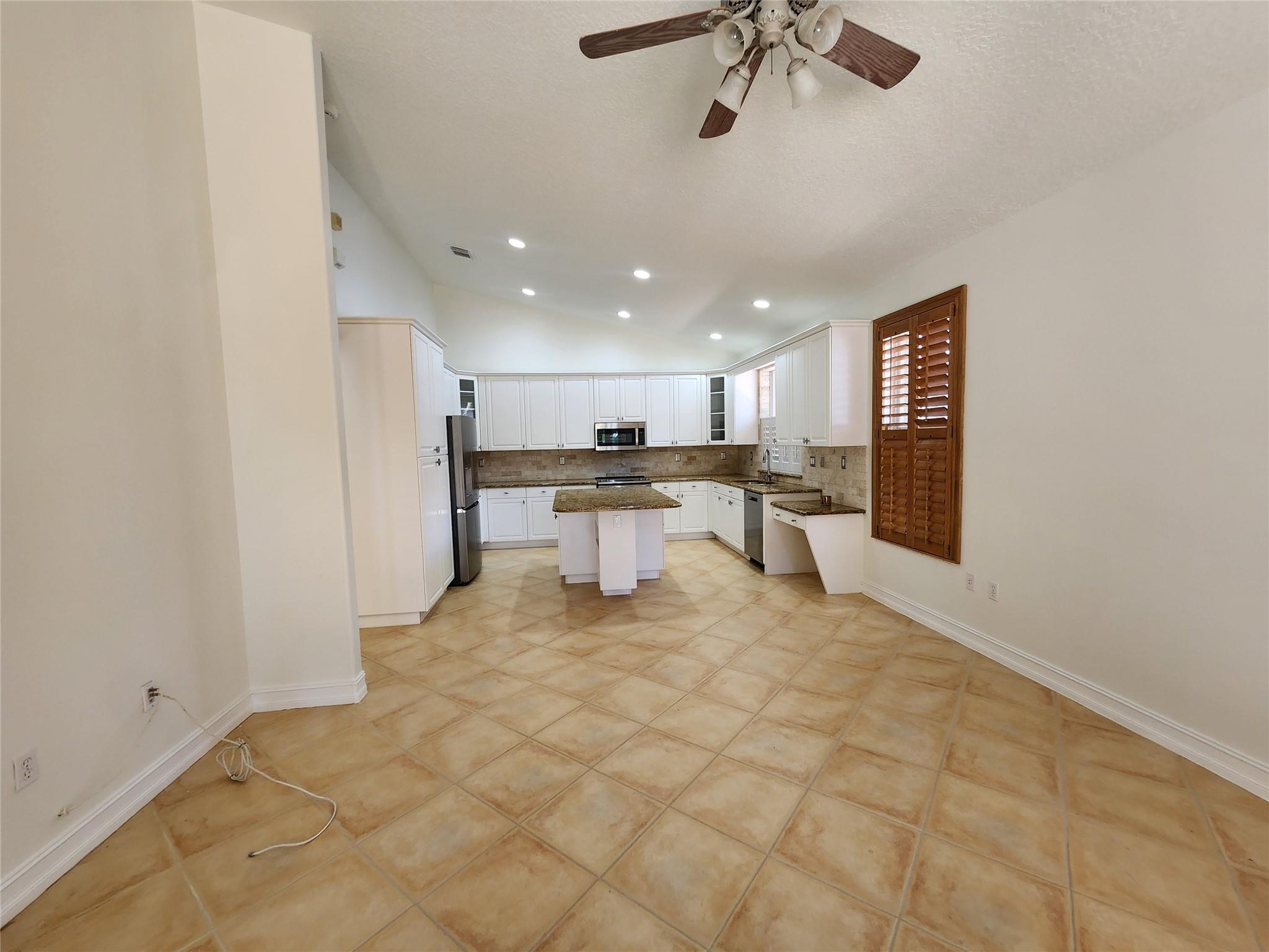 Sunset Lakes One 164-34 B - Residential Lease