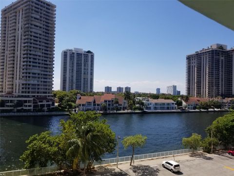 Condominium in Sunny Isles Beach FL 19390 Collins Ave.jpg