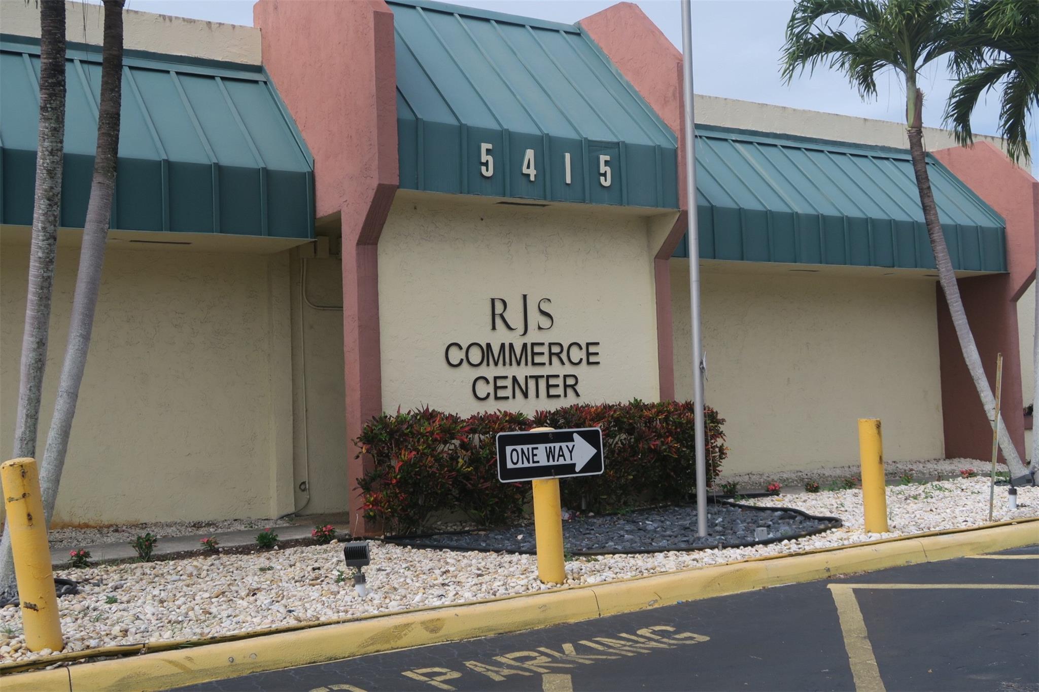 Available for lease: 1,030 sq ft warehouse condo located in the thriving city of Margate, FL. Zoned M-1 Light Industrial, this versatile space is perfect for a variety of business uses, including storage, light manufacturing, or distribution. Features include two assigned parking spaces, a private entrance, and a convenient layout for efficient operations. Offered at $2,500/month with a low association fee of just $250/month (paid by landlord). Tenant is responsible for all utilities. Prime location with easy access to major highways. Don’t miss this excellent opportunity to position your business in a high-demand area. Schedule a showing today.