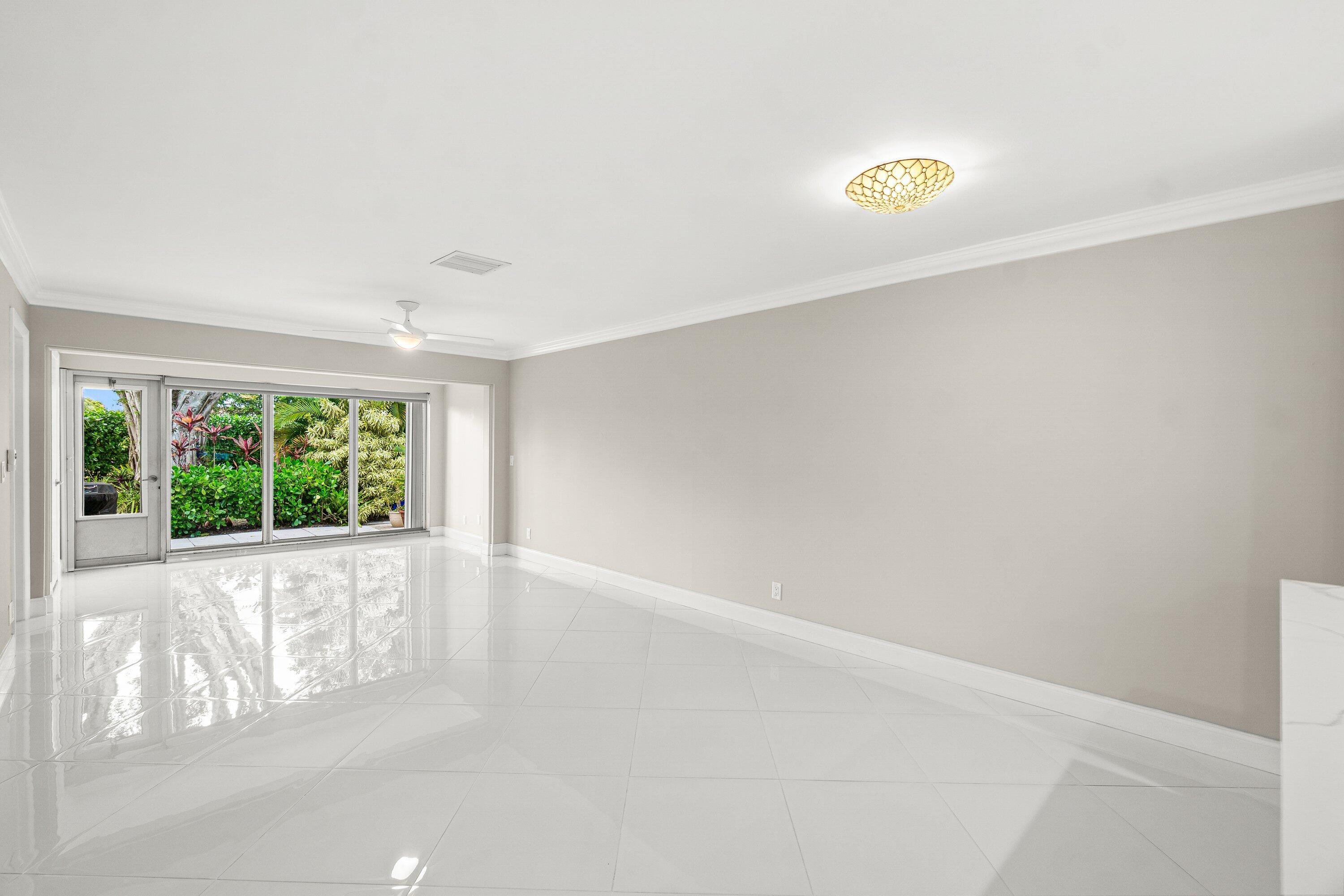 PALM GREENS AT VILLA DEL RAY CONDO II - Residential