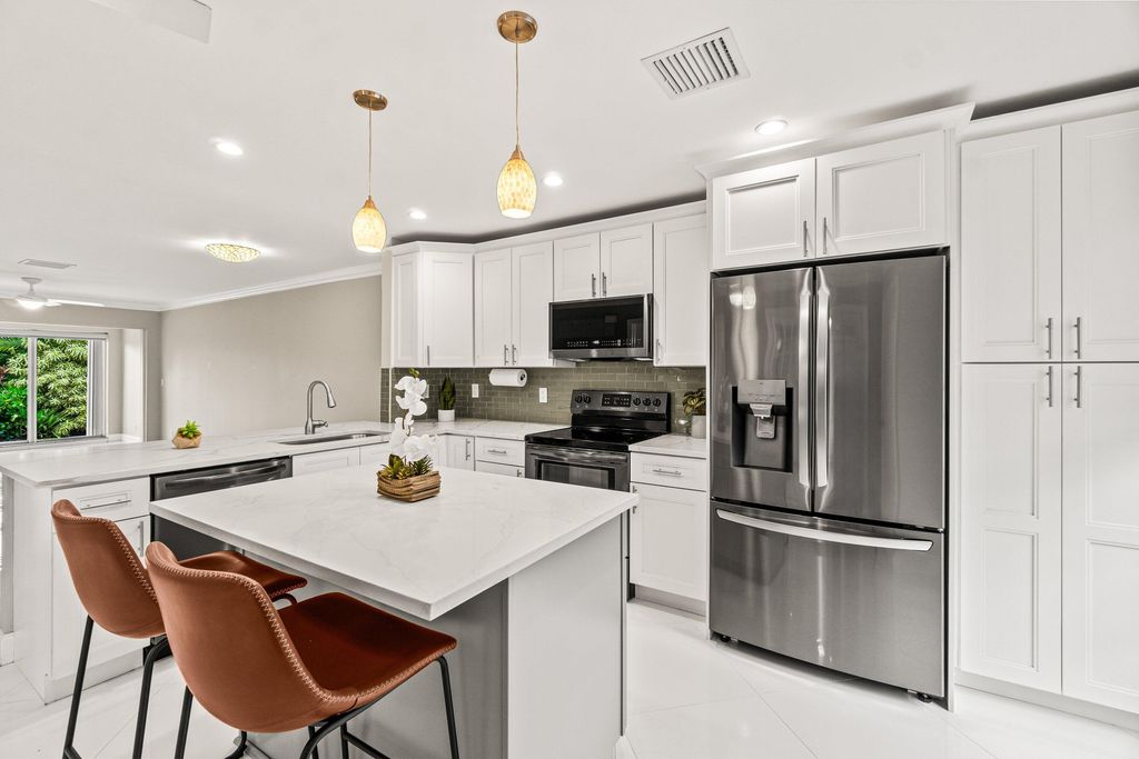 Photo of 13552 Via Flora #C, Delray Beach, FL 33484 (MLS # R11156941)