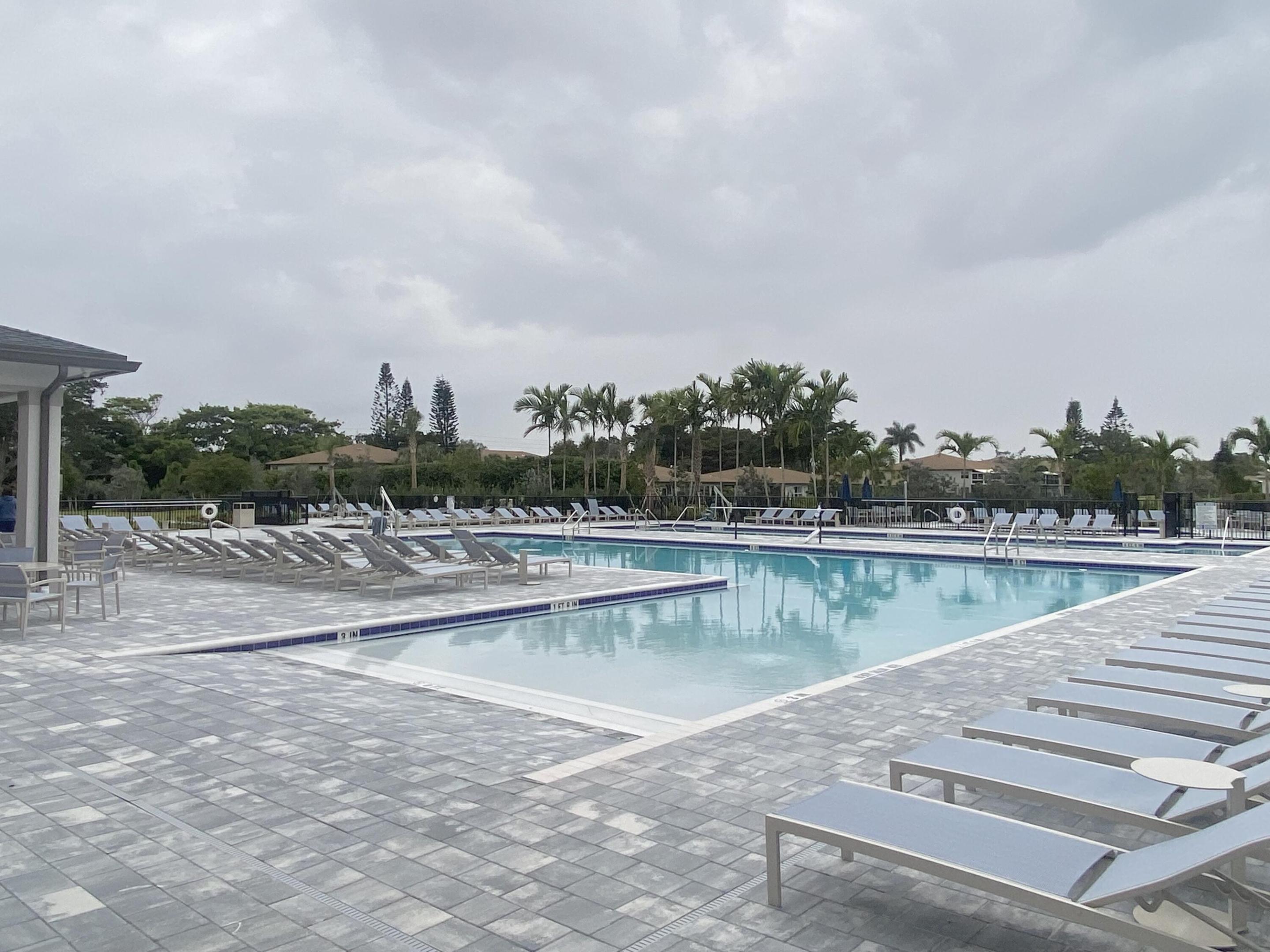 PALM GREENS AT VILLA DEL RAY CONDO II - Residential