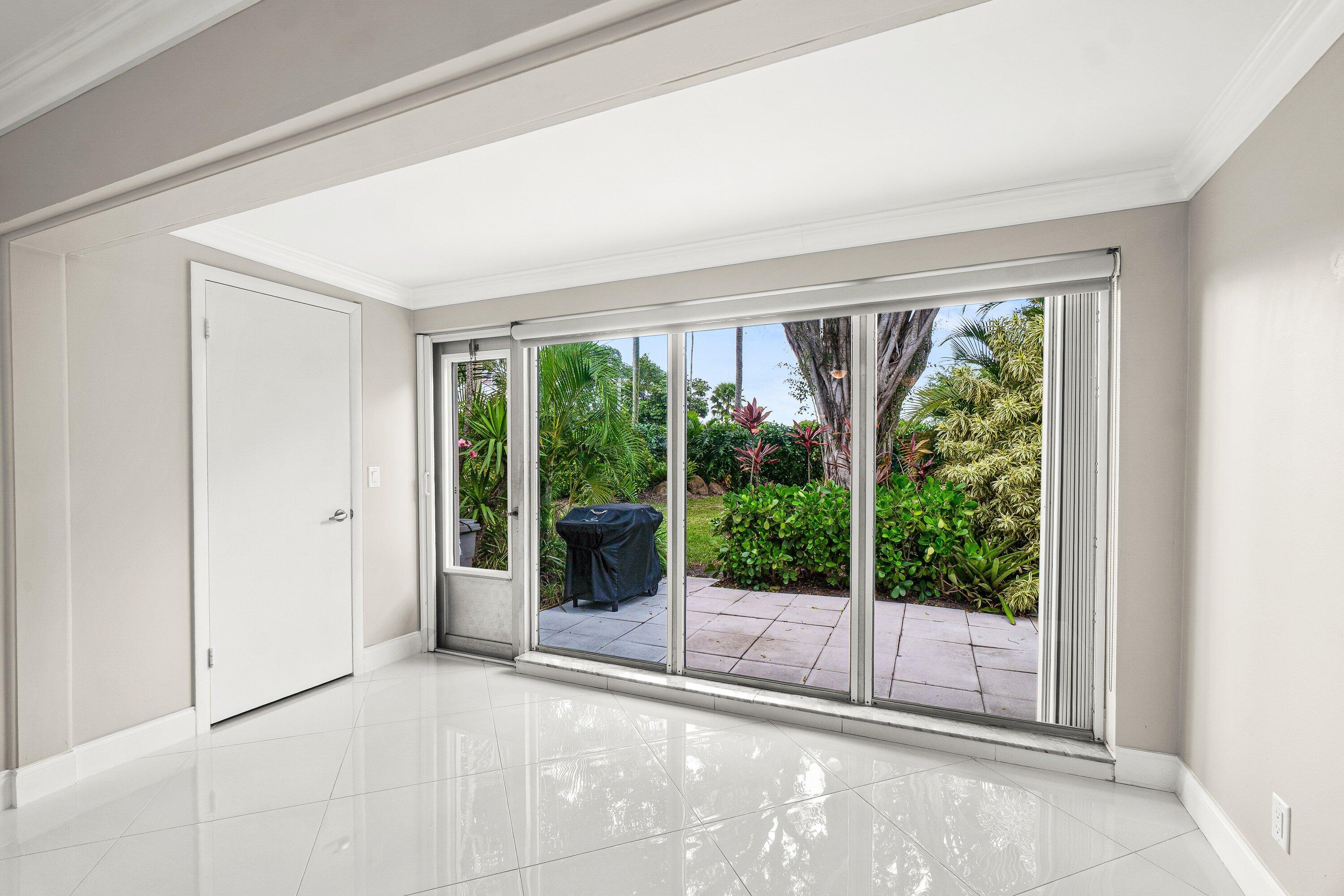 PALM GREENS AT VILLA DEL RAY CONDO II - Residential