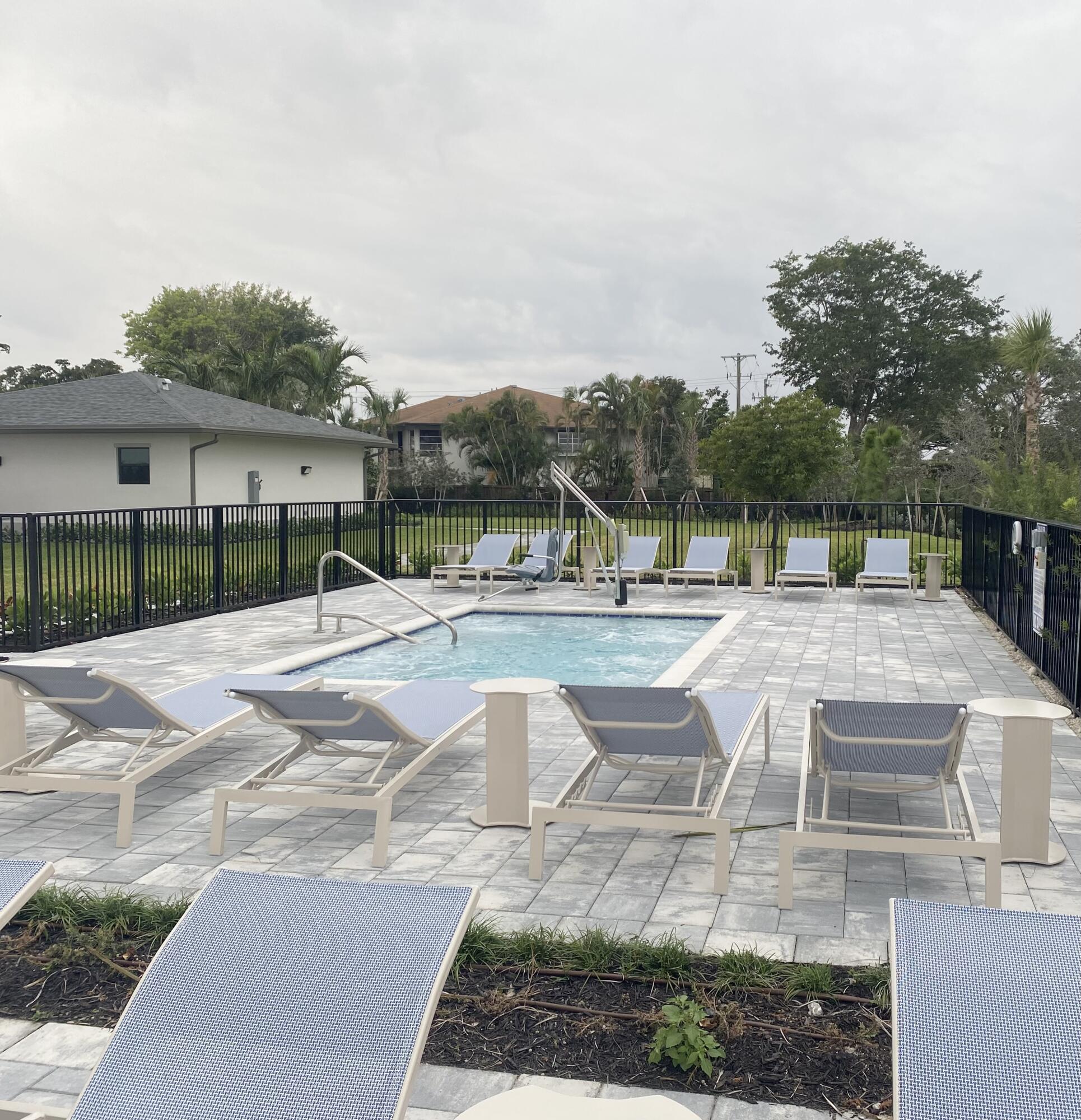 PALM GREENS AT VILLA DEL RAY CONDO II - Residential