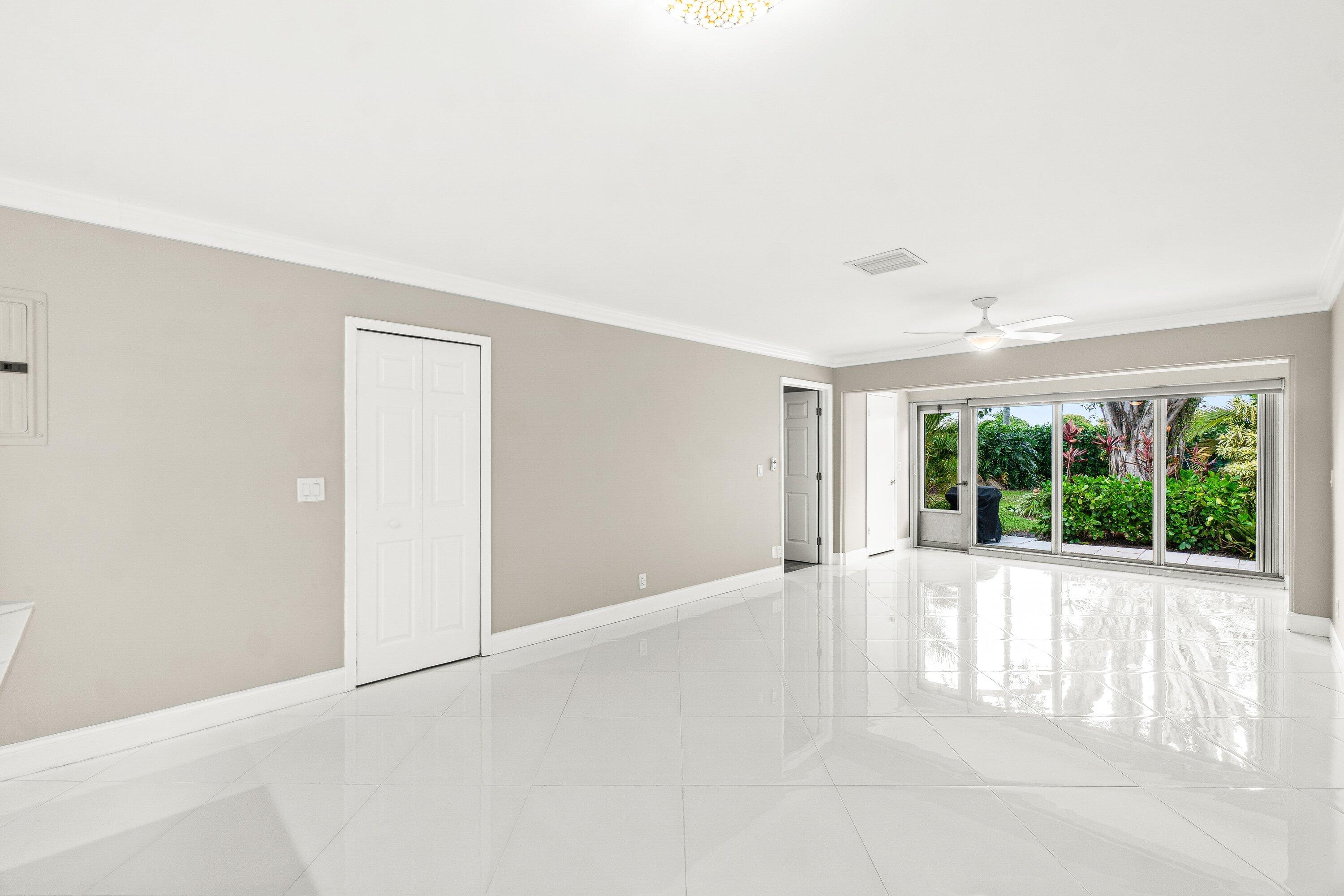 PALM GREENS AT VILLA DEL RAY CONDO II - Residential